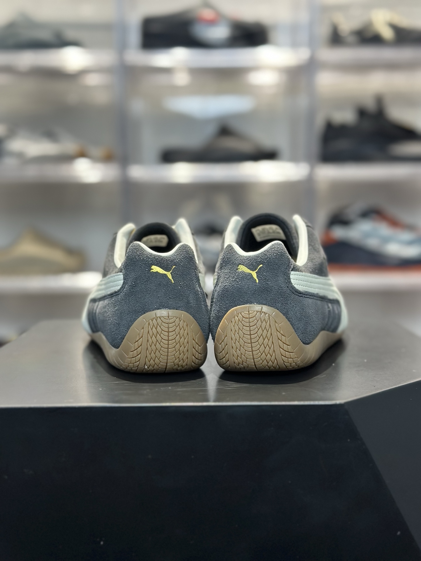 PUMA Speedcat 深灰麂皮款 深灰麂皮 米白拼条 金色 Logo 低调显贵 复古赛车鞋型超显脚瘦-Top High Quatity Cheap Sneakers Fashion Clothing Clothes Bags handbags Shoes of all Brand wholesale With The best Quality And Beautiful Price from China Factory Chinese suppliers wholesaler seller PUMA Speedcat 深灰麂皮款 深灰麂皮 米白拼条 金色 Logo 低调显贵 复古赛车鞋型超显脚瘦