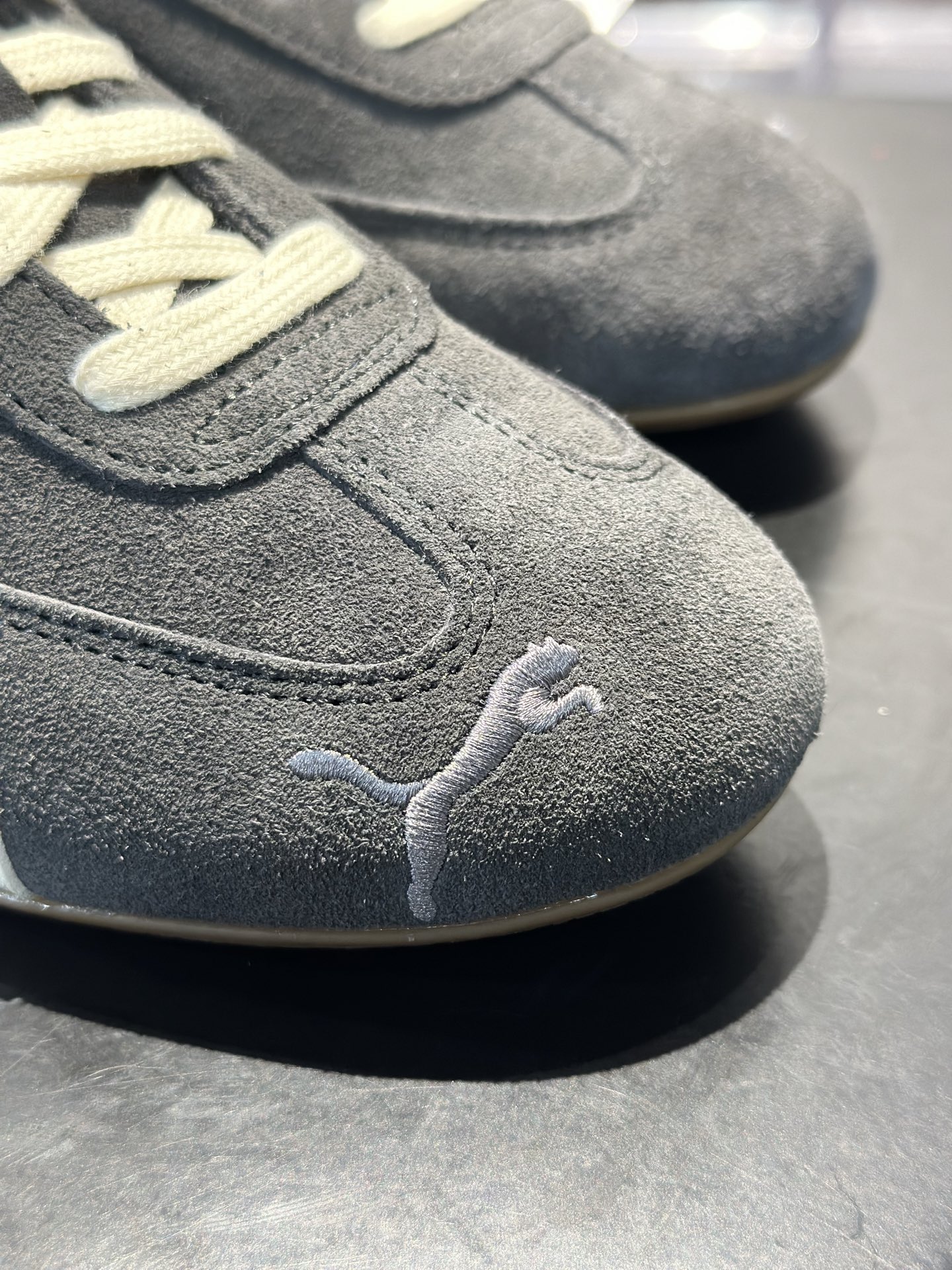 PUMA Speedcat 深灰麂皮款 深灰麂皮 米白拼条 金色 Logo 低调显贵 复古赛车鞋型超显脚瘦-Top High Quatity Cheap Sneakers Fashion Clothing Clothes Bags handbags Shoes of all Brand wholesale With The best Quality And Beautiful Price from China Factory Chinese suppliers wholesaler seller PUMA Speedcat 深灰麂皮款 深灰麂皮 米白拼条 金色 Logo 低调显贵 复古赛车鞋型超显脚瘦