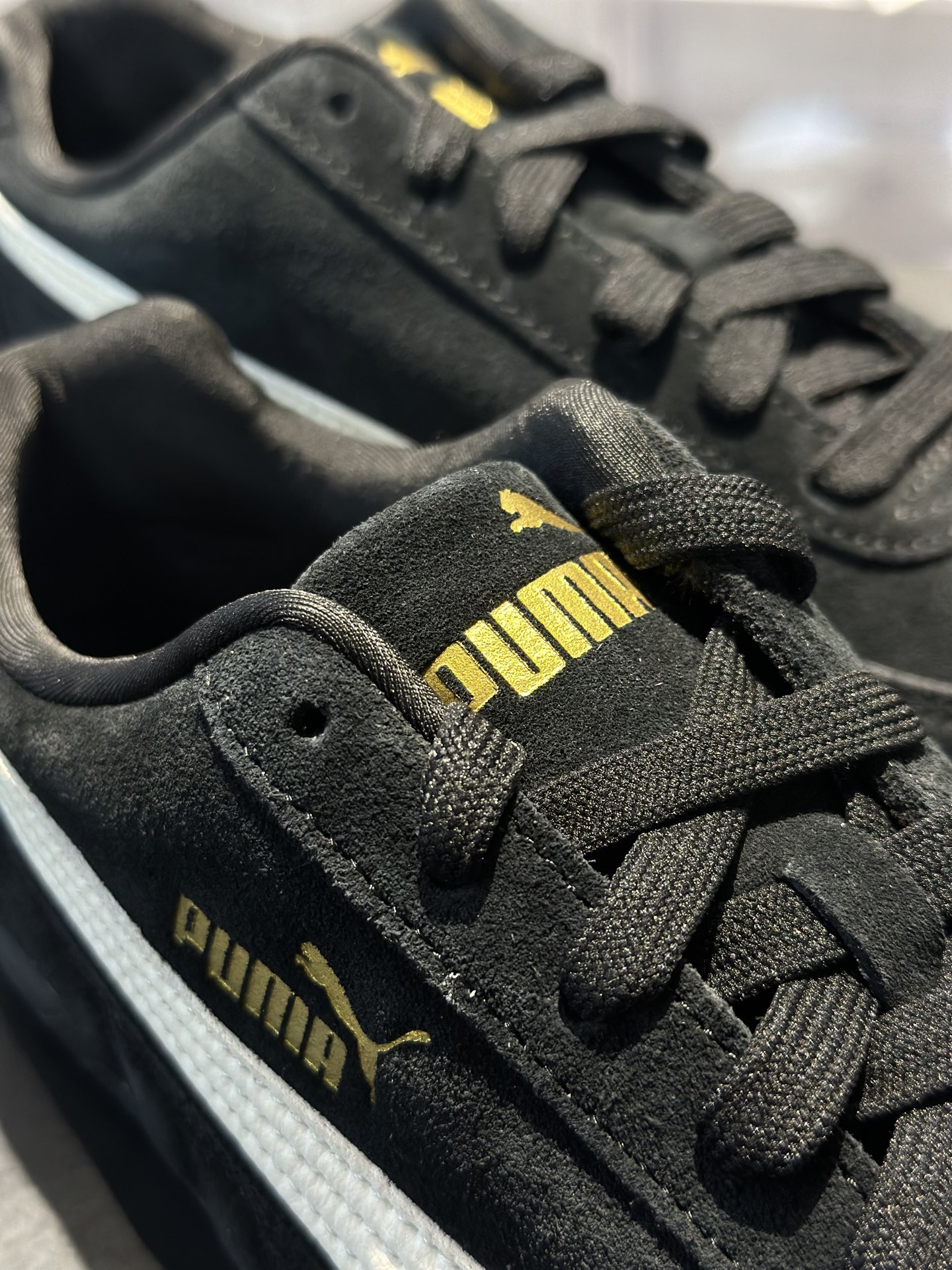 皮革条版 侧边是米白光滑皮革线条干净 偏现代利落 PUMA Speedcat 经典黑鞋柜必入百搭复古鞋 黑麂皮 米白拼接-Top High Quatity Cheap Sneakers Fashion Clothing Clothes Bags handbags Shoes of all Brand wholesale With The best Quality And Beautiful Price from China Factory Chinese suppliers wholesaler seller 皮革条版 侧边是米白光滑皮革线条干净 偏现代利落 PUMA Speedcat 经典黑鞋柜必入百搭复古鞋 黑麂皮 米白拼接