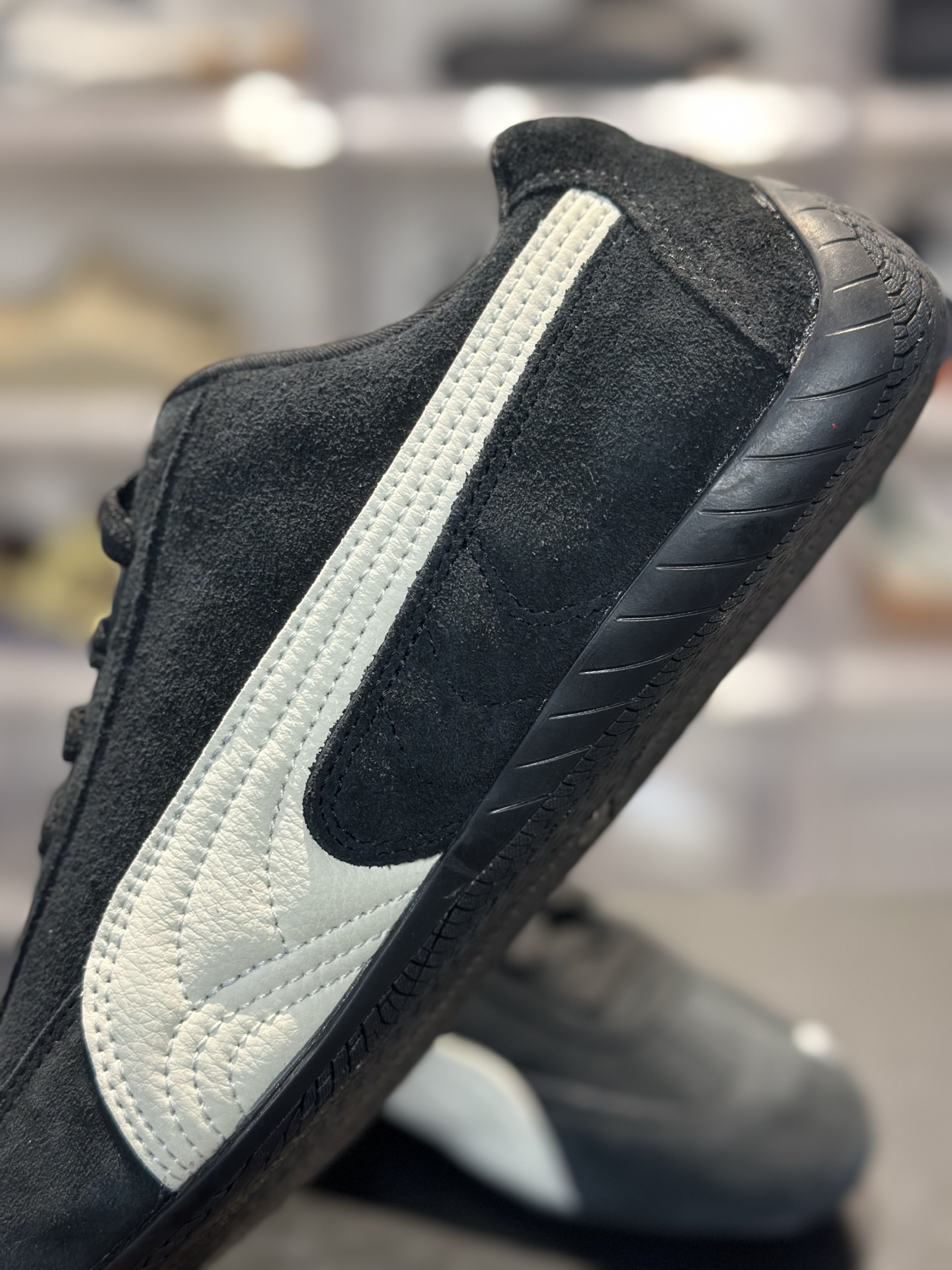 皮革条版 侧边是米白光滑皮革线条干净 偏现代利落 PUMA Speedcat 经典黑鞋柜必入百搭复古鞋 黑麂皮 米白拼接-Top High Quatity Cheap Sneakers Fashion Clothing Clothes Bags handbags Shoes of all Brand wholesale With The best Quality And Beautiful Price from China Factory Chinese suppliers wholesaler seller 皮革条版 侧边是米白光滑皮革线条干净 偏现代利落 PUMA Speedcat 经典黑鞋柜必入百搭复古鞋 黑麂皮 米白拼接