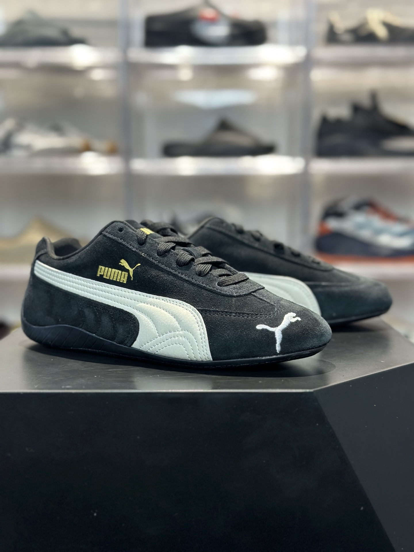 皮革条版 侧边是米白光滑皮革线条干净 偏现代利落 PUMA Speedcat 经典黑鞋柜必入百搭复古鞋 黑麂皮 米白拼接-Top High Quatity Cheap Sneakers Fashion Clothing Clothes Bags handbags Shoes of all Brand wholesale With The best Quality And Beautiful Price from China Factory Chinese suppliers wholesaler seller 皮革条版 侧边是米白光滑皮革线条干净 偏现代利落 PUMA Speedcat 经典黑鞋柜必入百搭复古鞋 黑麂皮 米白拼接