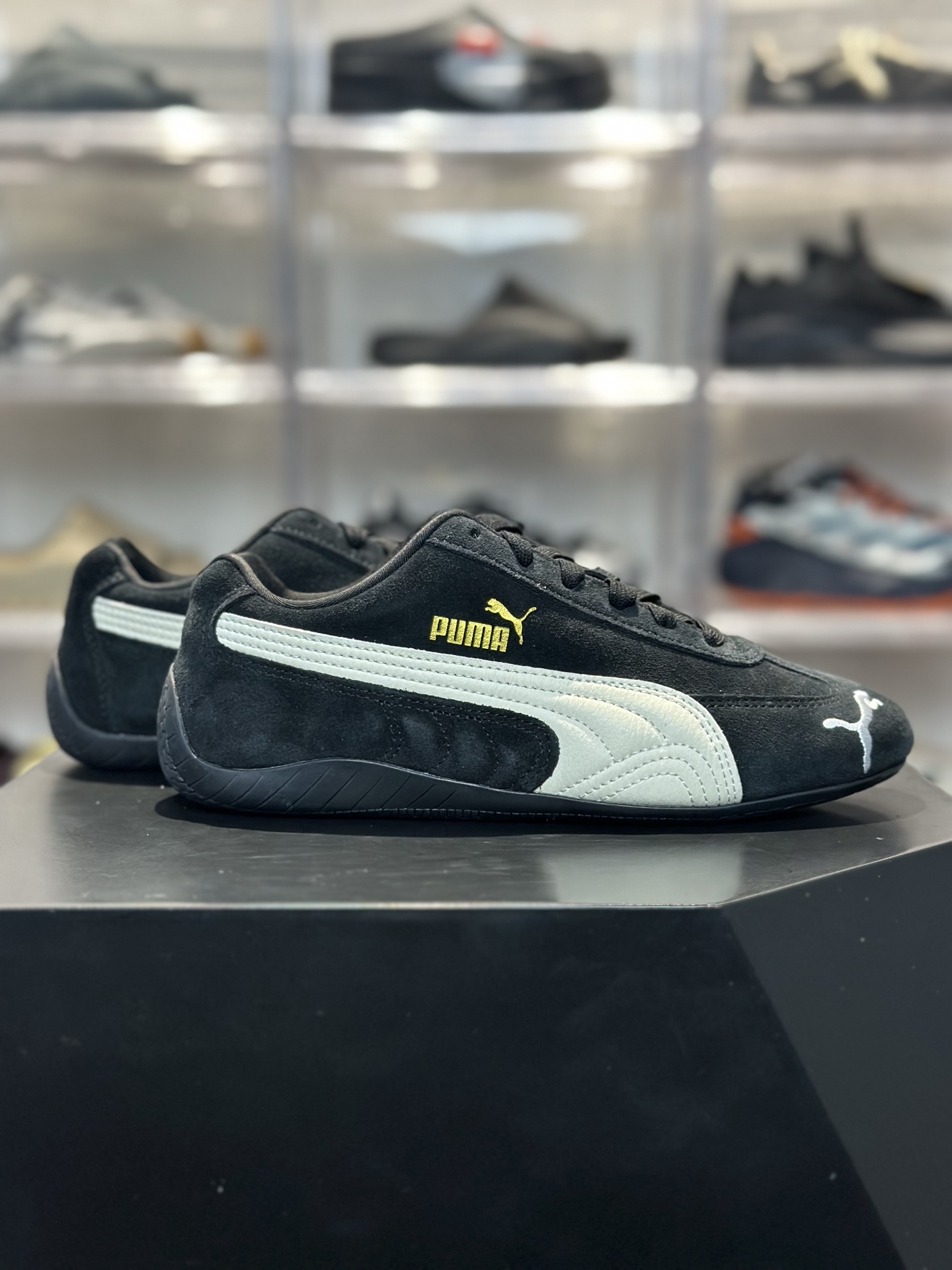 皮革条版 侧边是米白光滑皮革线条干净 偏现代利落 PUMA Speedcat 经典黑鞋柜必入百搭复古鞋 黑麂皮 米白拼接-Top High Quatity Cheap Sneakers Fashion Clothing Clothes Bags handbags Shoes of all Brand wholesale With The best Quality And Beautiful Price from China Factory Chinese suppliers wholesaler seller 皮革条版 侧边是米白光滑皮革线条干净 偏现代利落 PUMA Speedcat 经典黑鞋柜必入百搭复古鞋 黑麂皮 米白拼接