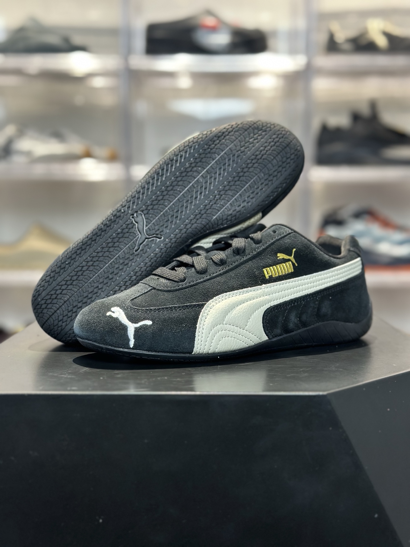 皮革条版 侧边是米白光滑皮革线条干净 偏现代利落 PUMA Speedcat 经典黑鞋柜必入百搭复古鞋 黑麂皮 米白拼接-Top High Quatity Cheap Sneakers Fashion Clothing Clothes Bags handbags Shoes of all Brand wholesale With The best Quality And Beautiful Price from China Factory Chinese suppliers wholesaler seller 皮革条版 侧边是米白光滑皮革线条干净 偏现代利落 PUMA Speedcat 经典黑鞋柜必入百搭复古鞋 黑麂皮 米白拼接