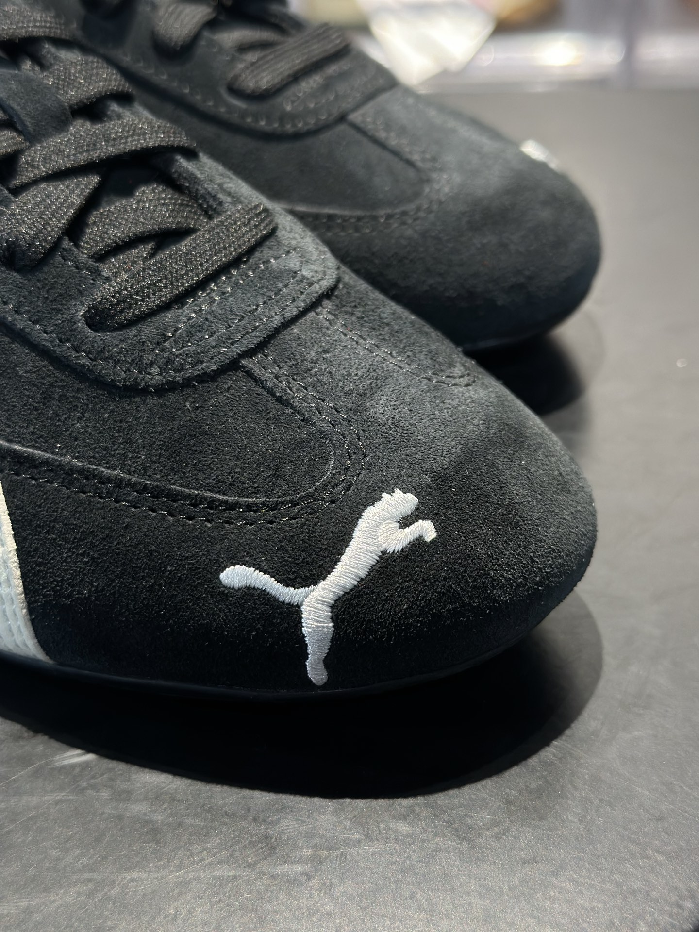 皮革条版 侧边是米白光滑皮革线条干净 偏现代利落 PUMA Speedcat 经典黑鞋柜必入百搭复古鞋 黑麂皮 米白拼接-Top High Quatity Cheap Sneakers Fashion Clothing Clothes Bags handbags Shoes of all Brand wholesale With The best Quality And Beautiful Price from China Factory Chinese suppliers wholesaler seller 皮革条版 侧边是米白光滑皮革线条干净 偏现代利落 PUMA Speedcat 经典黑鞋柜必入百搭复古鞋 黑麂皮 米白拼接