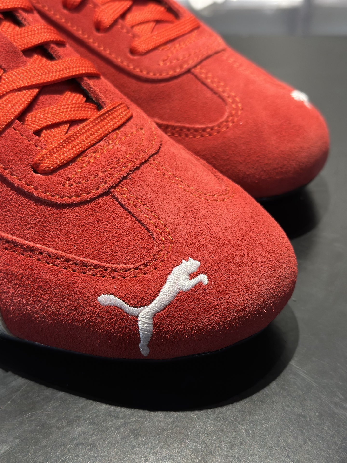 皮革条版 侧边是米白光滑皮革 线条干净利落 偏现代简约 PUMA Speedcat 正红皮革条 本命年喜庆神鞋 正红麂皮 米白皮拼条-Top High Quatity Cheap Sneakers Fashion Clothing Clothes Bags handbags Shoes of all Brand wholesale With The best Quality And Beautiful Price from China Factory Chinese suppliers wholesaler seller 皮革条版 侧边是米白光滑皮革 线条干净利落 偏现代简约 PUMA Speedcat 正红皮革条 本命年喜庆神鞋 正红麂皮 米白皮拼条