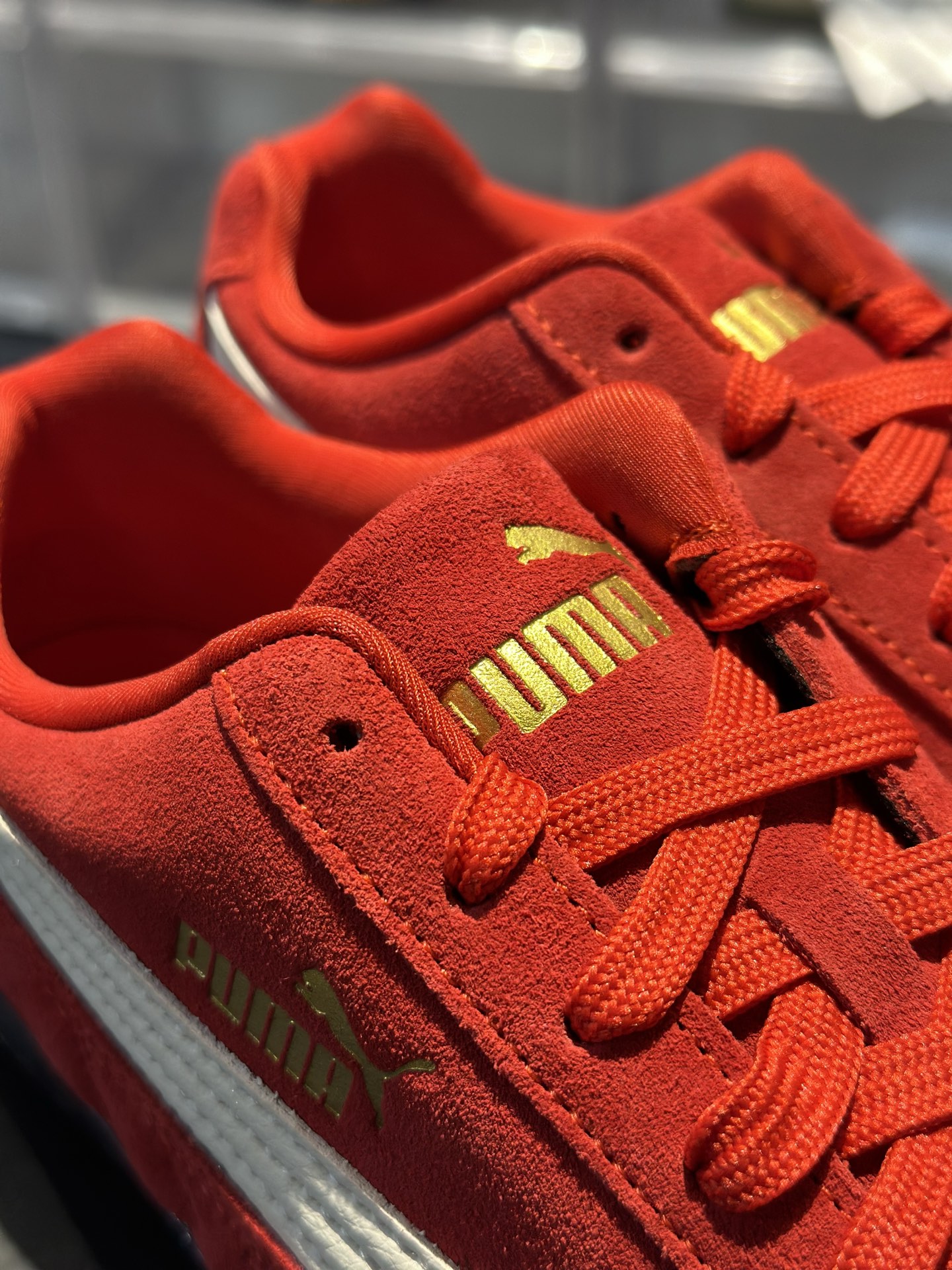 皮革条版 侧边是米白光滑皮革 线条干净利落 偏现代简约 PUMA Speedcat 正红皮革条 本命年喜庆神鞋 正红麂皮 米白皮拼条-Top High Quatity Cheap Sneakers Fashion Clothing Clothes Bags handbags Shoes of all Brand wholesale With The best Quality And Beautiful Price from China Factory Chinese suppliers wholesaler seller 皮革条版 侧边是米白光滑皮革 线条干净利落 偏现代简约 PUMA Speedcat 正红皮革条 本命年喜庆神鞋 正红麂皮 米白皮拼条