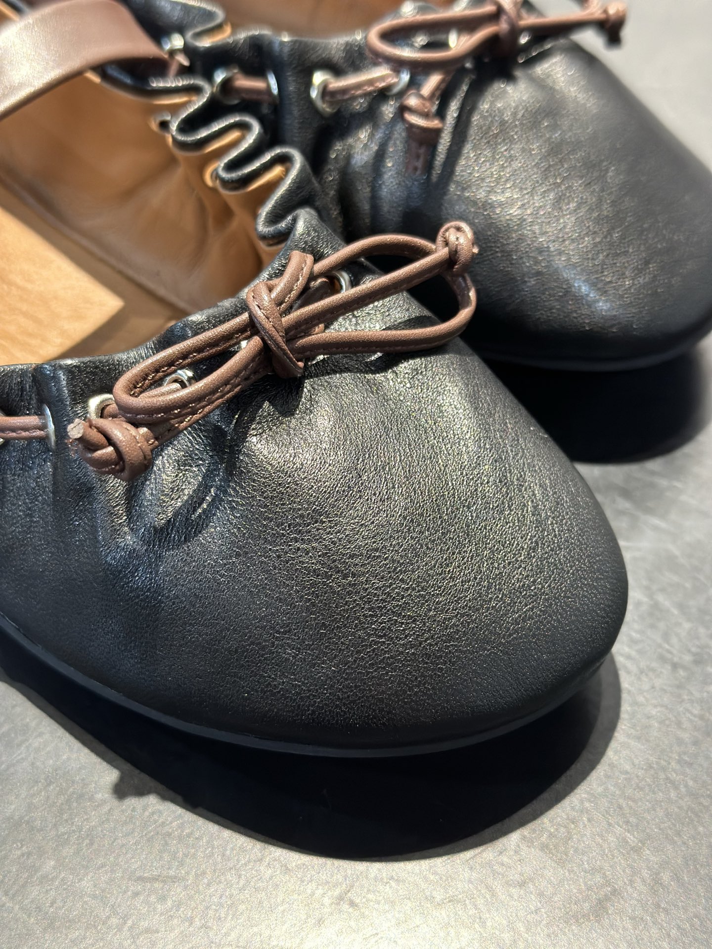 MARNI 玛尼26Fw 褶皱蝴蝶结芭蕾舞鞋平底玛丽珍单鞋-Top High Quatity Cheap Sneakers Fashion Clothing Clothes Bags handbags Shoes of all Brand wholesale With The best Quality And Beautiful Price from China Factory Chinese suppliers wholesaler seller MARNI 玛尼26Fw 褶皱蝴蝶结芭蕾舞鞋平底玛丽珍单鞋