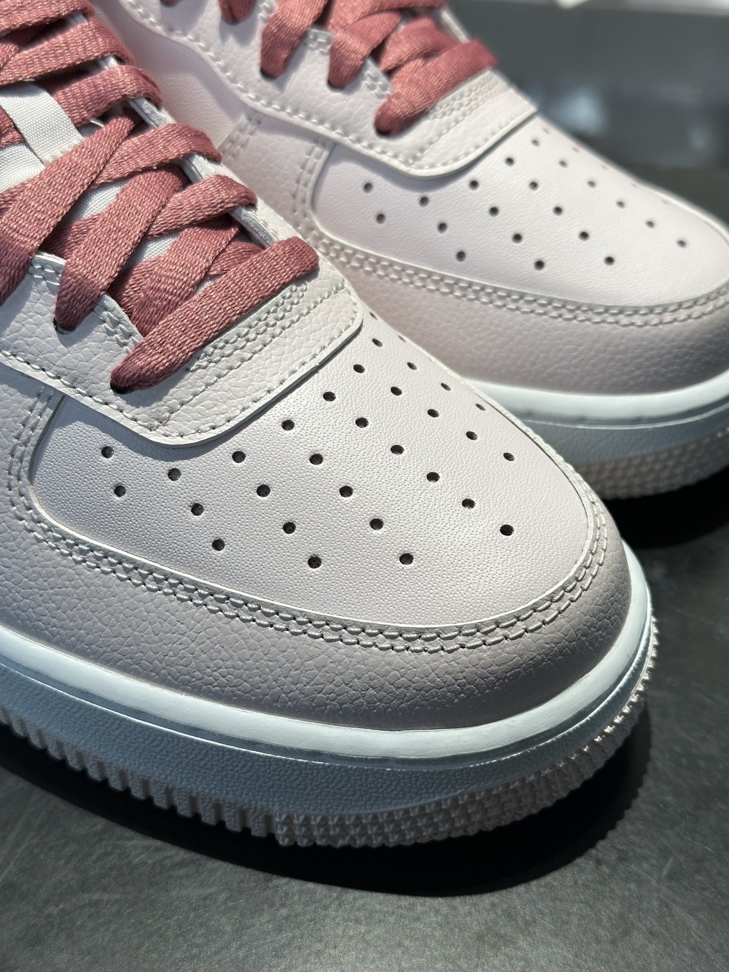 Nike Air Force 1 情人节限定「草莓熊」配色 浅粉鞋面 IO8755-600-Top High Quatity Cheap Sneakers Fashion Clothing Clothes Bags handbags Shoes of all Brand wholesale With The best Quality And Beautiful Price from China Factory Chinese suppliers wholesaler seller Nike Air Force 1 情人节限定「草莓熊」配色 浅粉鞋面 IO8755-600