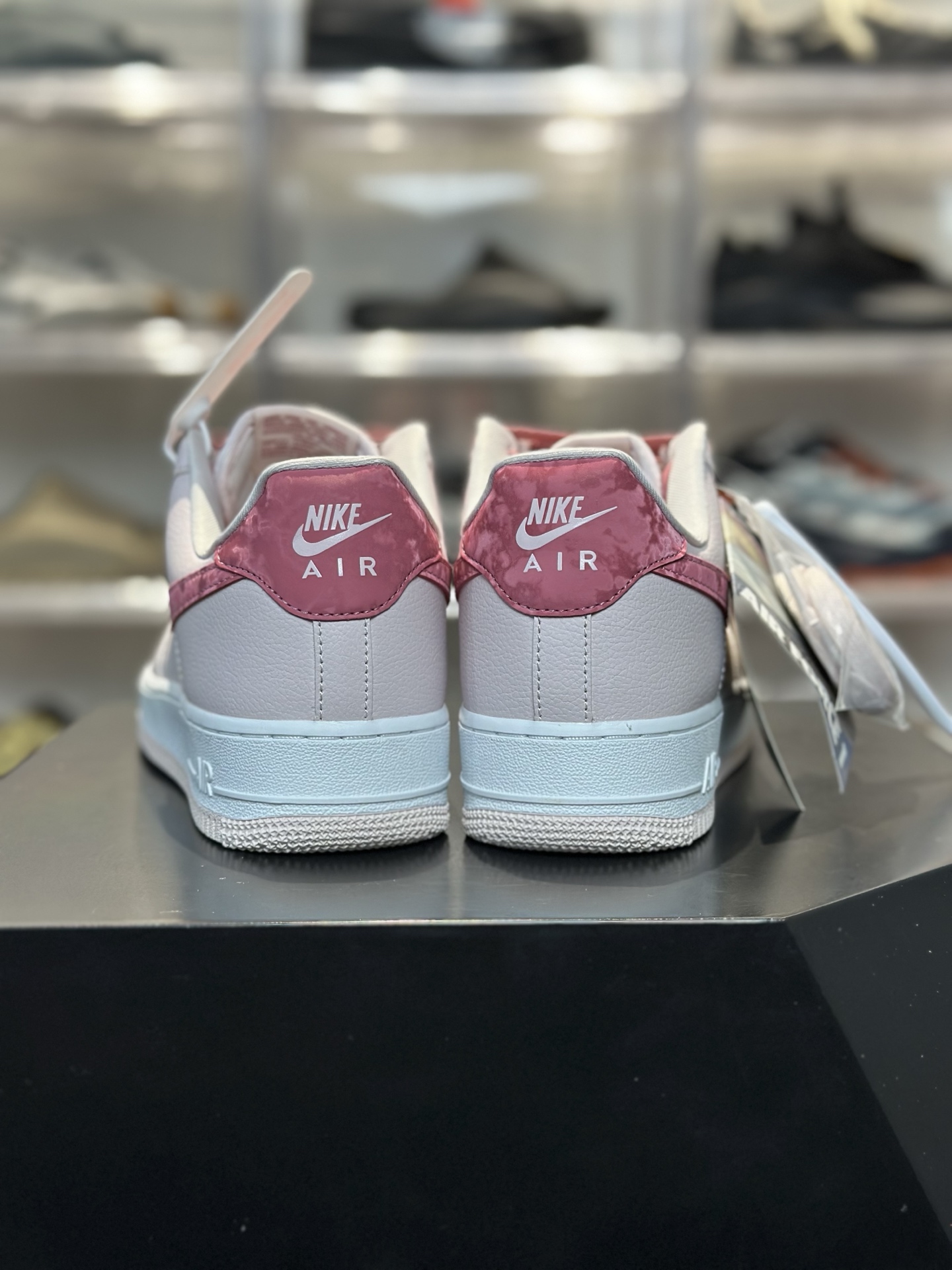 Nike Air Force 1 情人节限定「草莓熊」配色 浅粉鞋面 IO8755-600-Top High Quatity Cheap Sneakers Fashion Clothing Clothes Bags handbags Shoes of all Brand wholesale With The best Quality And Beautiful Price from China Factory Chinese suppliers wholesaler seller Nike Air Force 1 情人节限定「草莓熊」配色 浅粉鞋面 IO8755-600