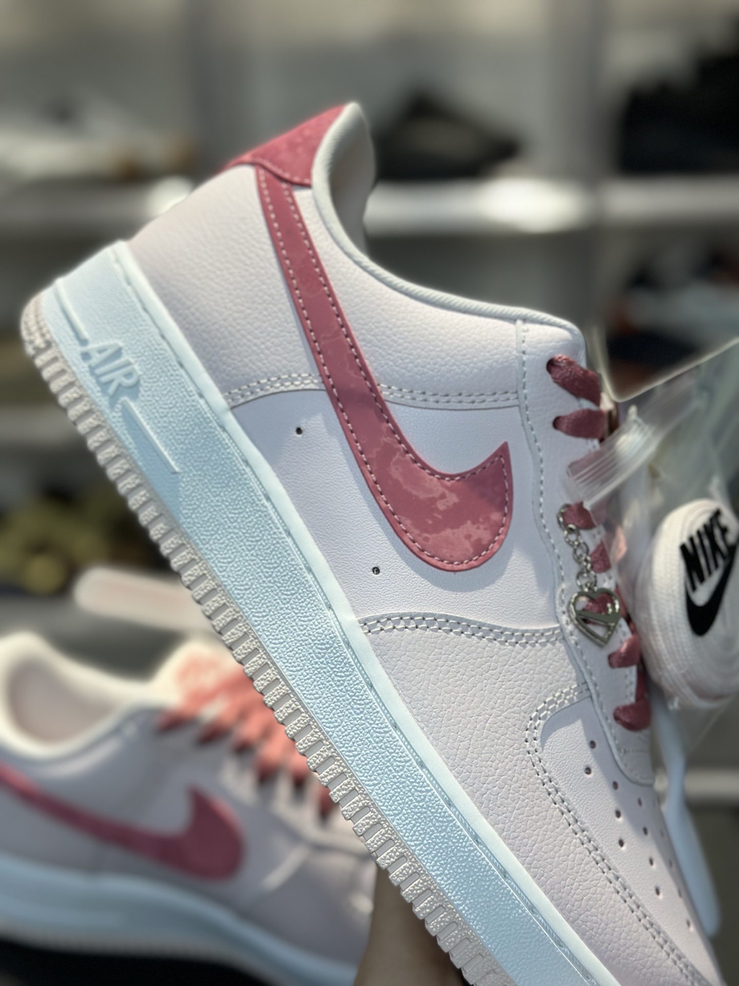 Nike Air Force 1 情人节限定「草莓熊」配色 浅粉鞋面 IO8755-600-Top High Quatity Cheap Sneakers Fashion Clothing Clothes Bags handbags Shoes of all Brand wholesale With The best Quality And Beautiful Price from China Factory Chinese suppliers wholesaler seller Nike Air Force 1 情人节限定「草莓熊」配色 浅粉鞋面 IO8755-600