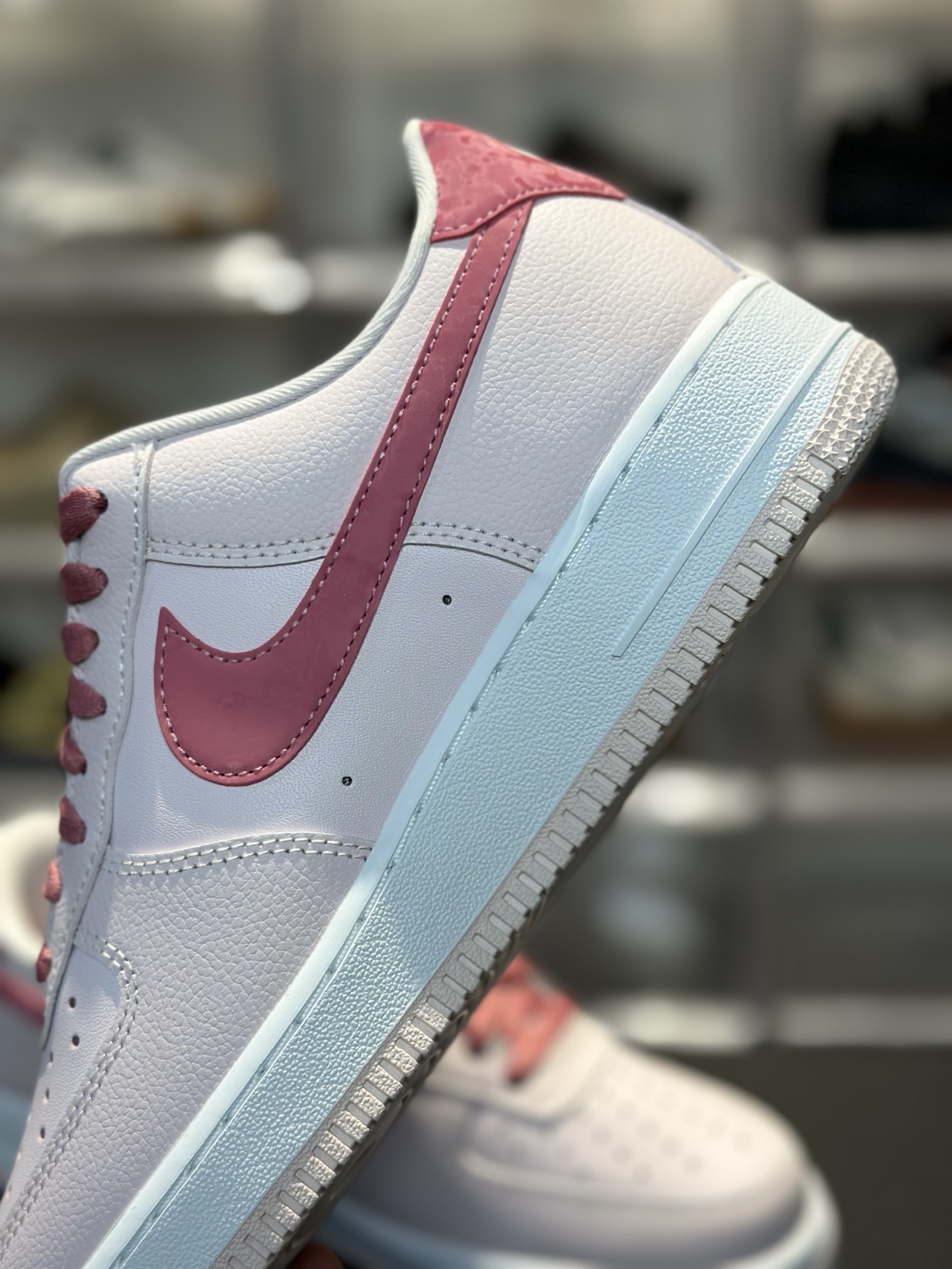 Nike Air Force 1 情人节限定「草莓熊」配色 浅粉鞋面 IO8755-600-Top High Quatity Cheap Sneakers Fashion Clothing Clothes Bags handbags Shoes of all Brand wholesale With The best Quality And Beautiful Price from China Factory Chinese suppliers wholesaler seller Nike Air Force 1 情人节限定「草莓熊」配色 浅粉鞋面 IO8755-600