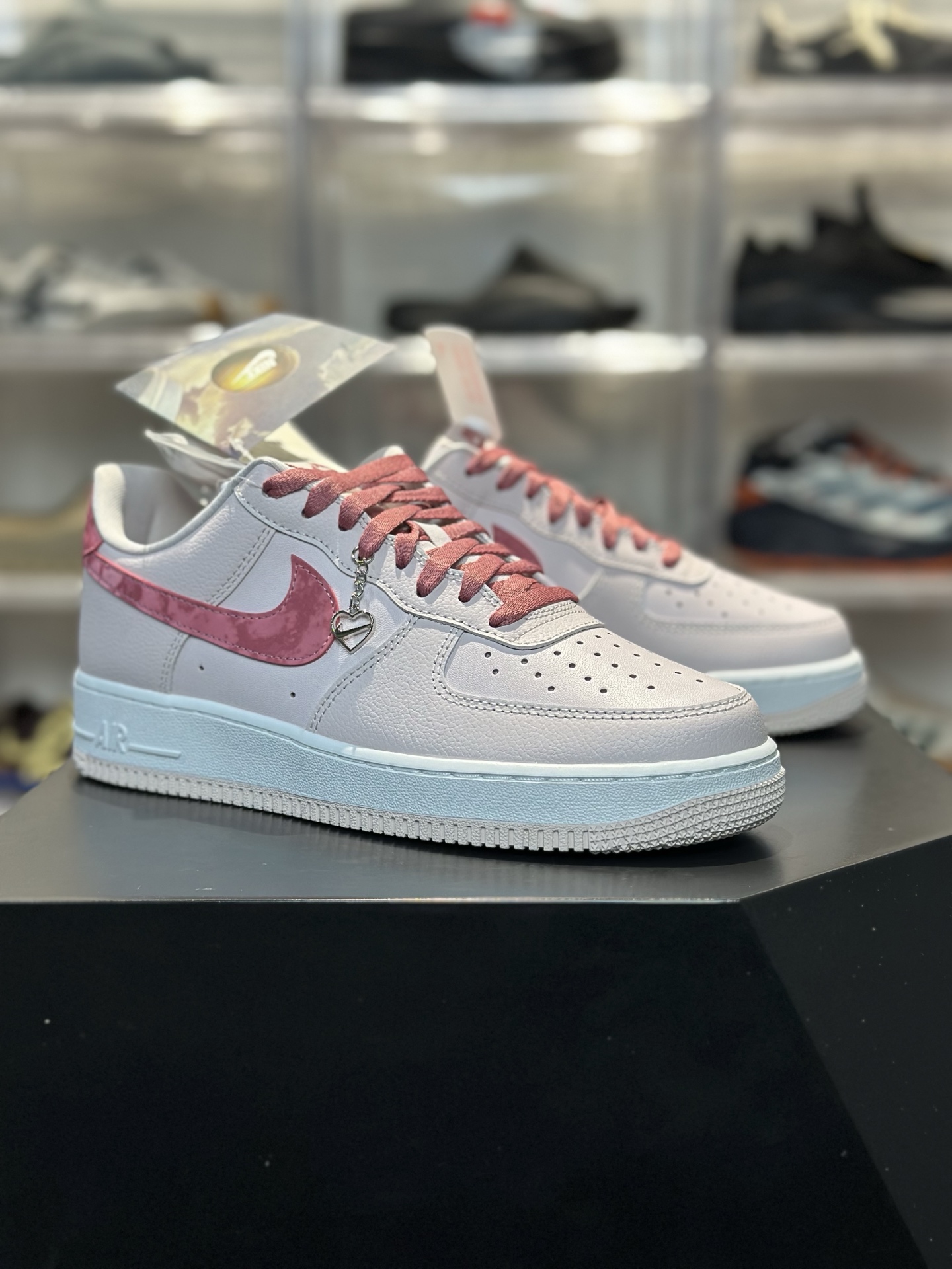Nike Air Force 1 情人节限定「草莓熊」配色 浅粉鞋面 IO8755-600-Top High Quatity Cheap Sneakers Fashion Clothing Clothes Bags handbags Shoes of all Brand wholesale With The best Quality And Beautiful Price from China Factory Chinese suppliers wholesaler seller Nike Air Force 1 情人节限定「草莓熊」配色 浅粉鞋面 IO8755-600