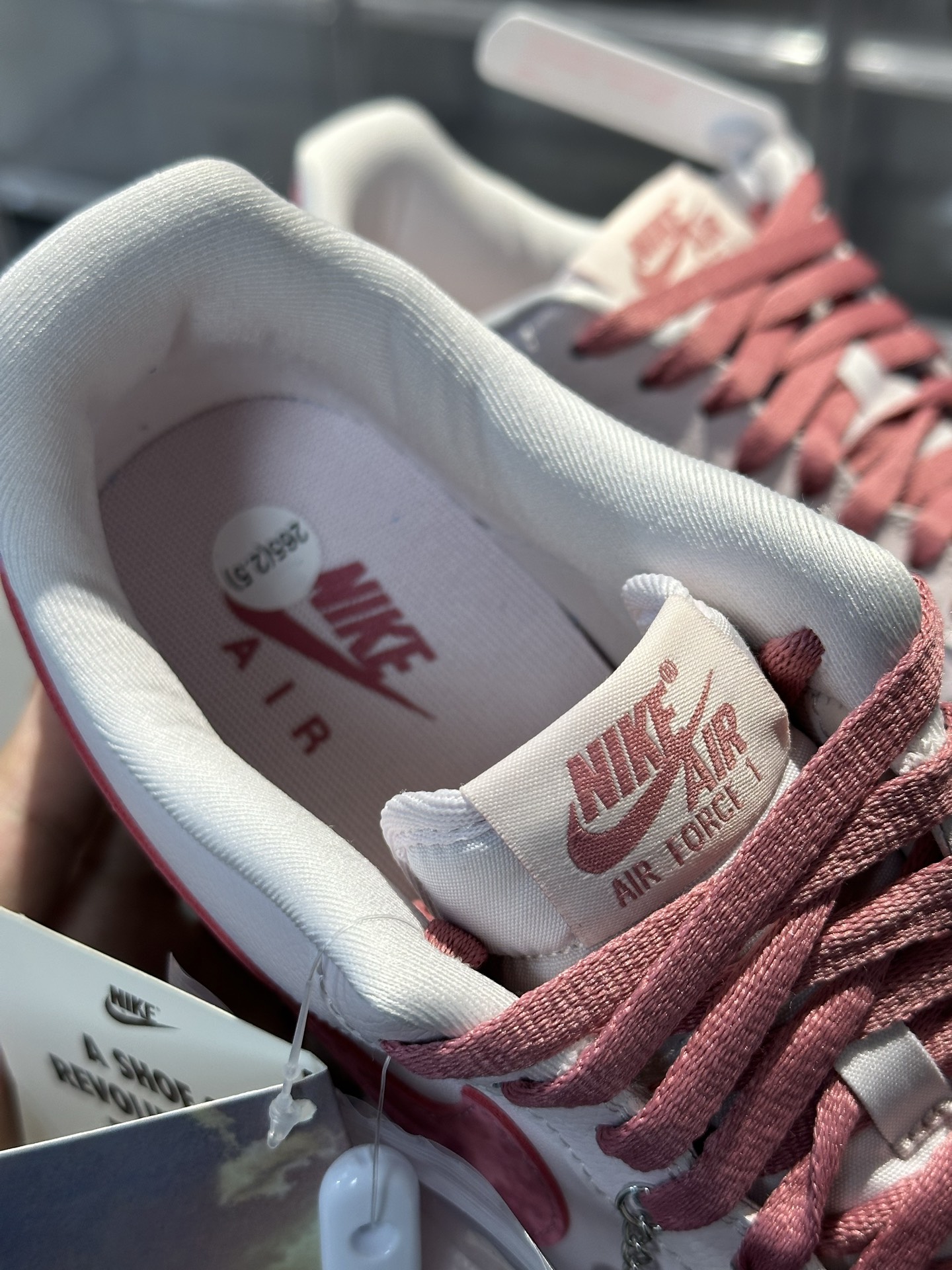 Nike Air Force 1 情人节限定「草莓熊」配色 浅粉鞋面 IO8755-600-Top High Quatity Cheap Sneakers Fashion Clothing Clothes Bags handbags Shoes of all Brand wholesale With The best Quality And Beautiful Price from China Factory Chinese suppliers wholesaler seller Nike Air Force 1 情人节限定「草莓熊」配色 浅粉鞋面 IO8755-600