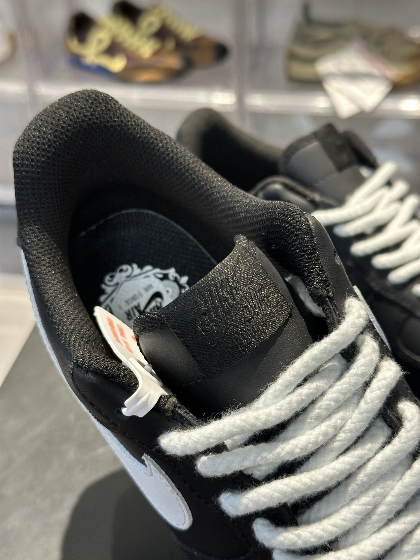 260 爆款上新 Nike Air Force 1 黑白麻绳款 全黑荔枝纹皮革 白色 Swoosh 经典永不过时 ZH0316-001-Chinese UA Cheap High Quatity Brand Clothes Bags handbags Sneakers wholesale wholesaler seller from China Factory suppliers Fashion Clothing Shoes best Quality Beautiful Price 260 爆款上新 Nike Air Force 1 黑白麻绳款 全黑荔枝纹皮革 白色 Swoosh 经典永不过时 ZH0316-001