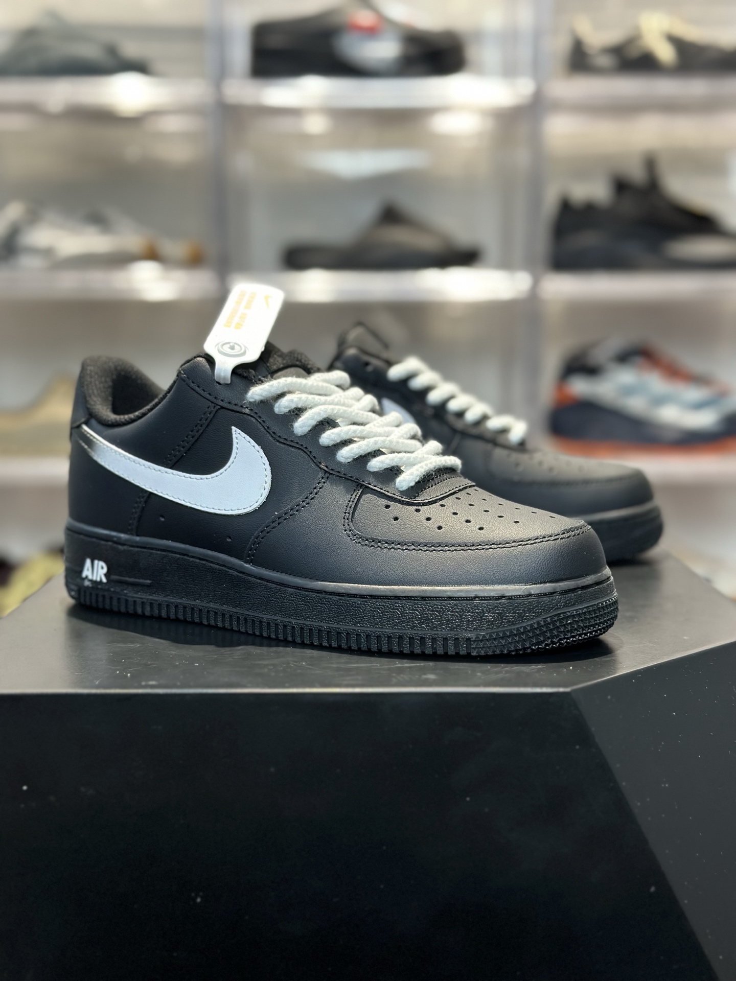 260 爆款上新 Nike Air Force 1 黑白麻绳款 全黑荔枝纹皮革 白色 Swoosh 经典永不过时 ZH0316-001-Chinese UA Cheap High Quatity Brand Clothes Bags handbags Sneakers wholesale wholesaler seller from China Factory suppliers Fashion Clothing Shoes best Quality Beautiful Price 260 爆款上新 Nike Air Force 1 黑白麻绳款 全黑荔枝纹皮革 白色 Swoosh 经典永不过时 ZH0316-001