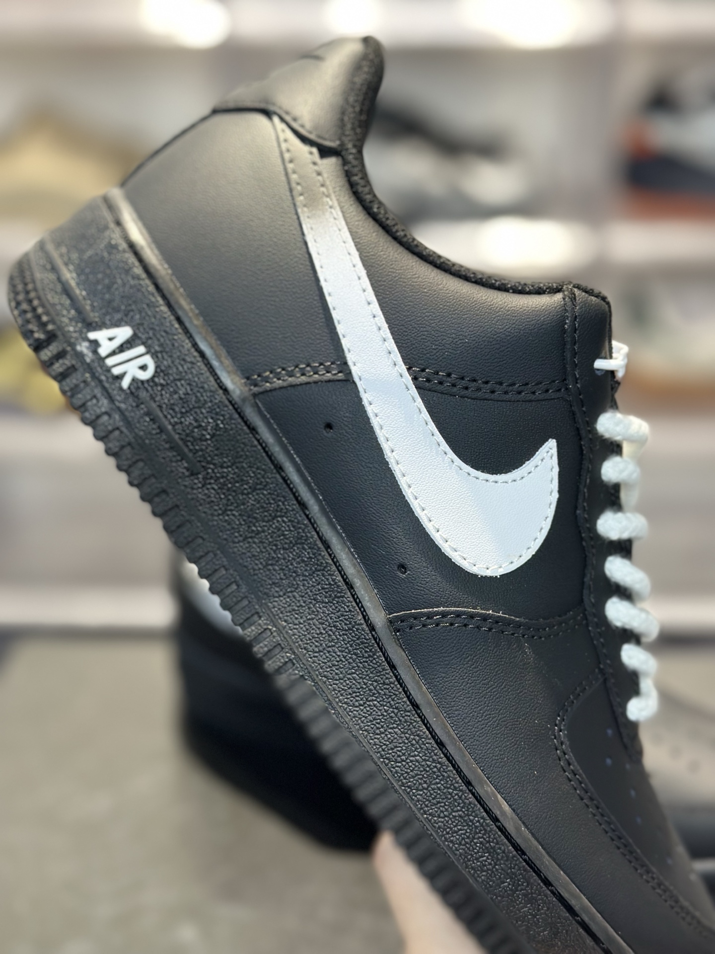260 爆款上新 Nike Air Force 1 黑白麻绳款 全黑荔枝纹皮革 白色 Swoosh 经典永不过时 ZH0316-001-Chinese UA Cheap High Quatity Brand Clothes Bags handbags Sneakers wholesale wholesaler seller from China Factory suppliers Fashion Clothing Shoes best Quality Beautiful Price 260 爆款上新 Nike Air Force 1 黑白麻绳款 全黑荔枝纹皮革 白色 Swoosh 经典永不过时 ZH0316-001