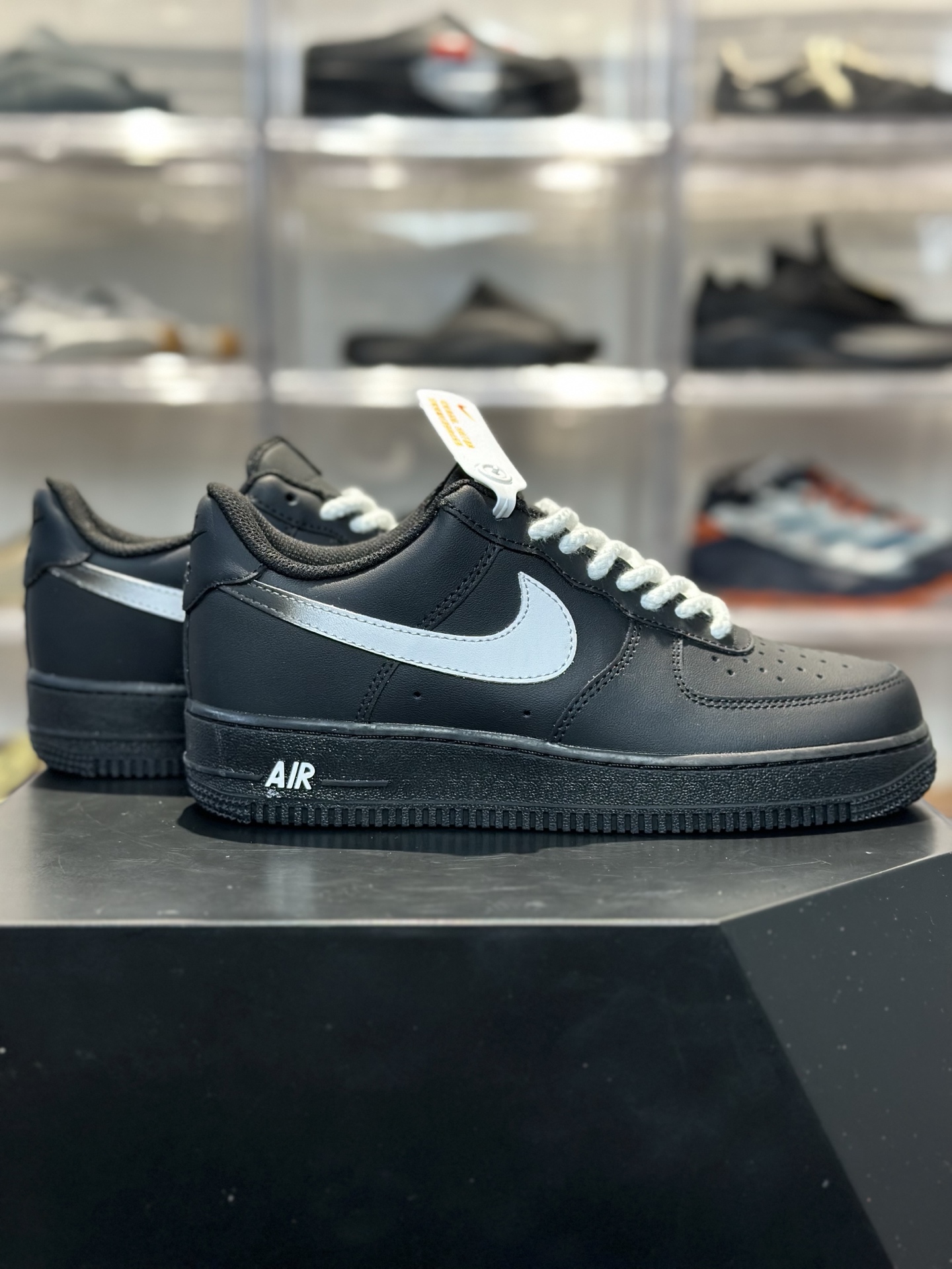 260 爆款上新 Nike Air Force 1 黑白麻绳款 全黑荔枝纹皮革 白色 Swoosh 经典永不过时 ZH0316-001-Chinese UA Cheap High Quatity Brand Clothes Bags handbags Sneakers wholesale wholesaler seller from China Factory suppliers Fashion Clothing Shoes best Quality Beautiful Price 260 爆款上新 Nike Air Force 1 黑白麻绳款 全黑荔枝纹皮革 白色 Swoosh 经典永不过时 ZH0316-001