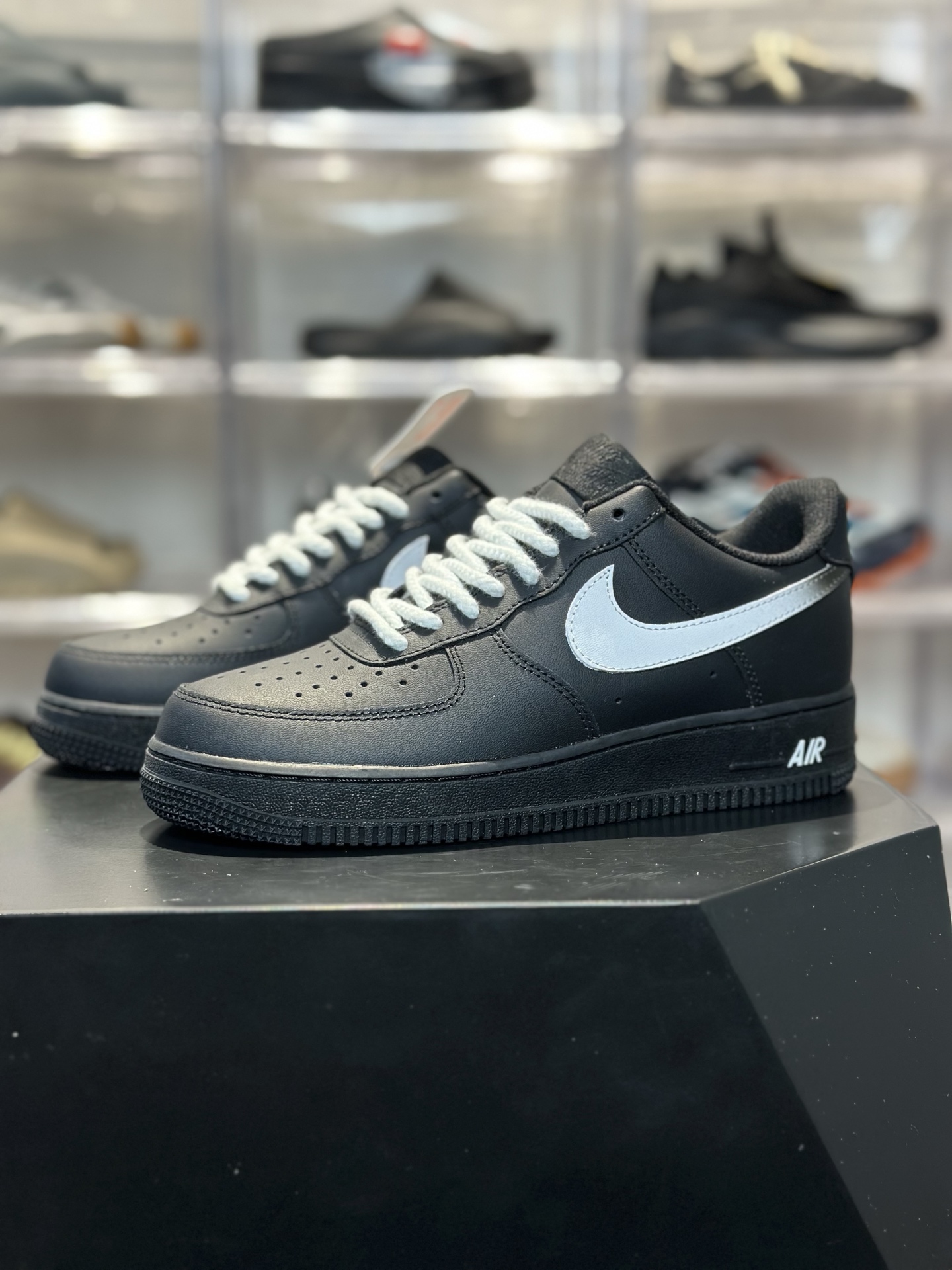 260 爆款上新 Nike Air Force 1 黑白麻绳款 全黑荔枝纹皮革 白色 Swoosh 经典永不过时 ZH0316-001-Chinese UA Cheap High Quatity Brand Clothes Bags handbags Sneakers wholesale wholesaler seller from China Factory suppliers Fashion Clothing Shoes best Quality Beautiful Price 260 爆款上新 Nike Air Force 1 黑白麻绳款 全黑荔枝纹皮革 白色 Swoosh 经典永不过时 ZH0316-001