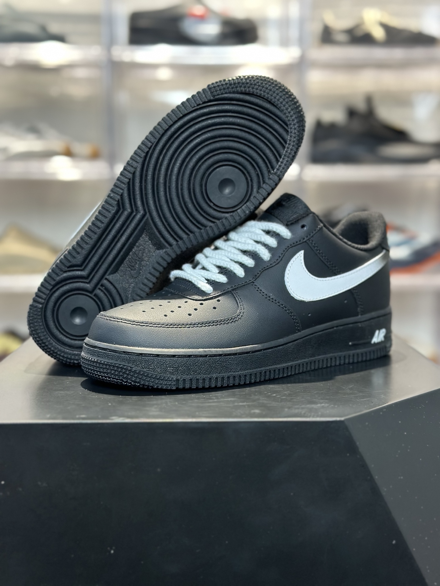 260 爆款上新 Nike Air Force 1 黑白麻绳款 全黑荔枝纹皮革 白色 Swoosh 经典永不过时 ZH0316-001-Chinese UA Cheap High Quatity Brand Clothes Bags handbags Sneakers wholesale wholesaler seller from China Factory suppliers Fashion Clothing Shoes best Quality Beautiful Price 260 爆款上新 Nike Air Force 1 黑白麻绳款 全黑荔枝纹皮革 白色 Swoosh 经典永不过时 ZH0316-001
