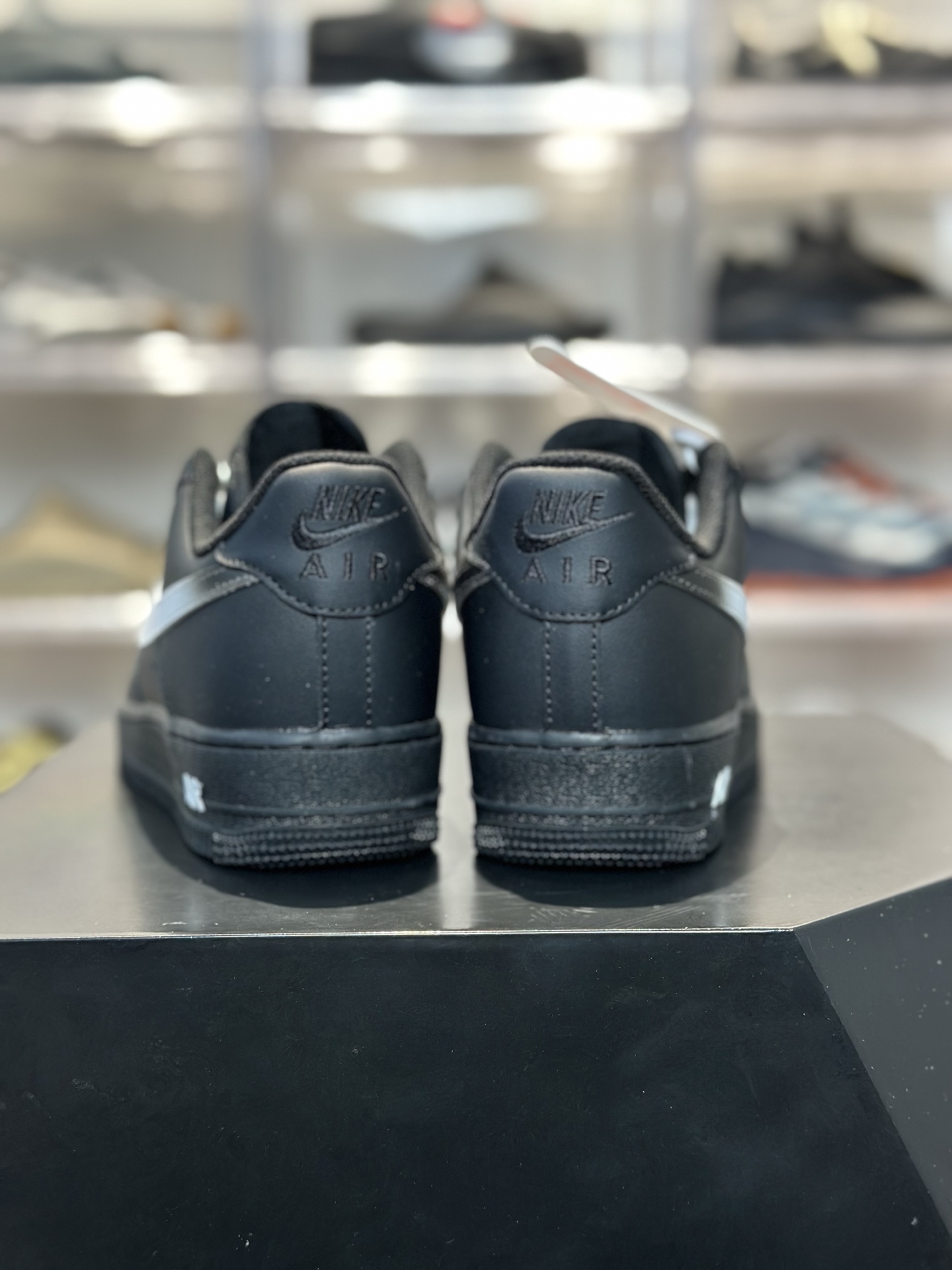 260 爆款上新 Nike Air Force 1 黑白麻绳款 全黑荔枝纹皮革 白色 Swoosh 经典永不过时 ZH0316-001-Chinese UA Cheap High Quatity Brand Clothes Bags handbags Sneakers wholesale wholesaler seller from China Factory suppliers Fashion Clothing Shoes best Quality Beautiful Price 260 爆款上新 Nike Air Force 1 黑白麻绳款 全黑荔枝纹皮革 白色 Swoosh 经典永不过时 ZH0316-001