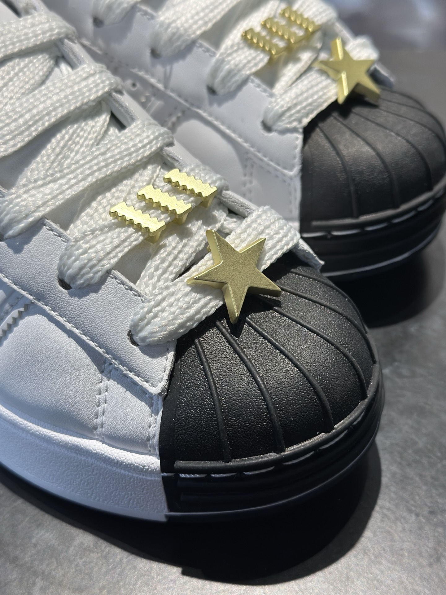 160 adidas SuperST 厚底贝壳头 IH6679-Chinese UA Cheap High Quatity Brand Clothes Bags handbags Sneakers wholesale wholesaler seller from China Factory suppliers Fashion Clothing Shoes best Quality Beautiful Price 160 adidas SuperST 厚底贝壳头 IH6679