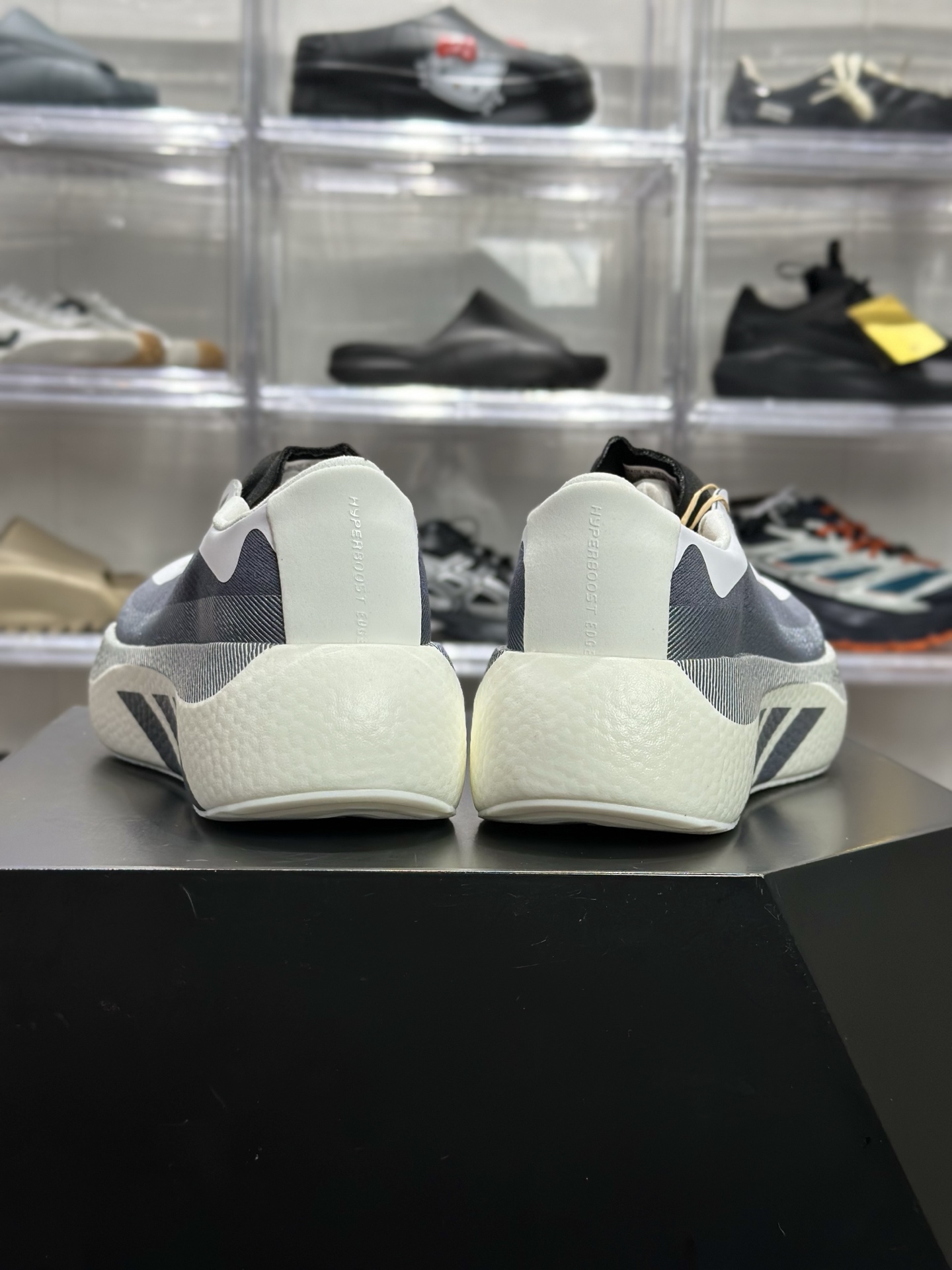 220 adidas Hyperboost Edge M 深灰白渐变专业跑鞋 HQ9528
