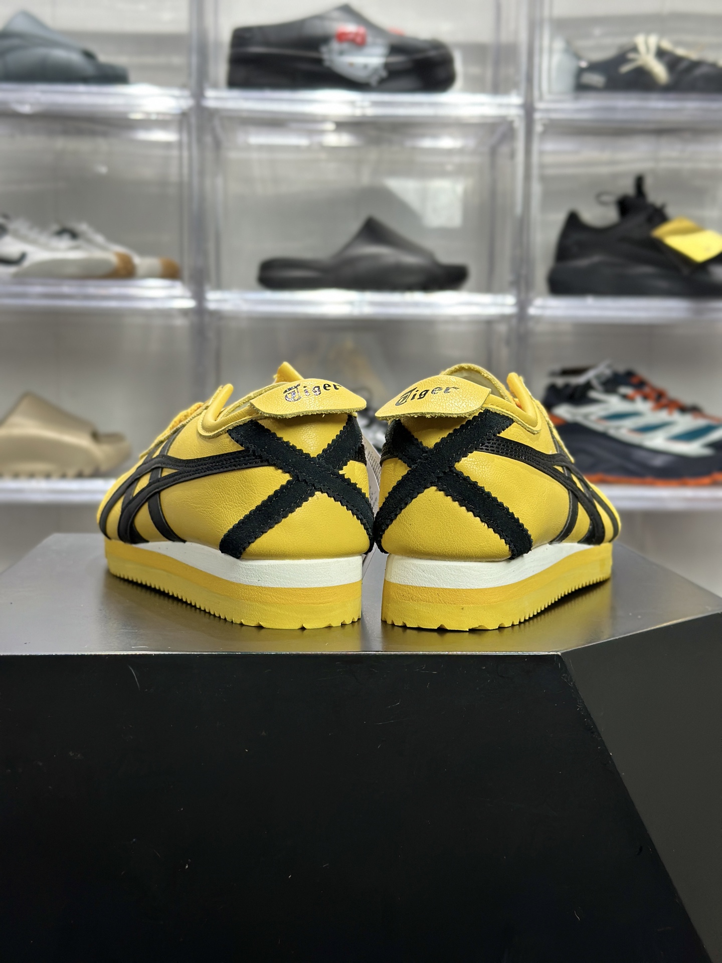 160 Onitsuka Tiger（鬼冢虎）MEXICO 66 系列 李小龙经典黄黑配色厚底 11830621-750