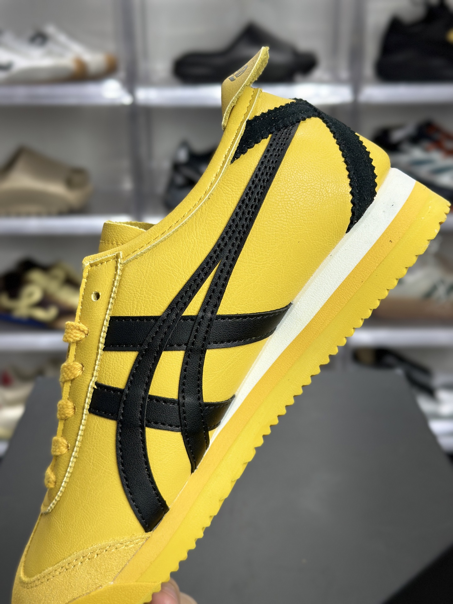 160 Onitsuka Tiger（鬼冢虎）MEXICO 66 系列 李小龙经典黄黑配色厚底 11830621-750