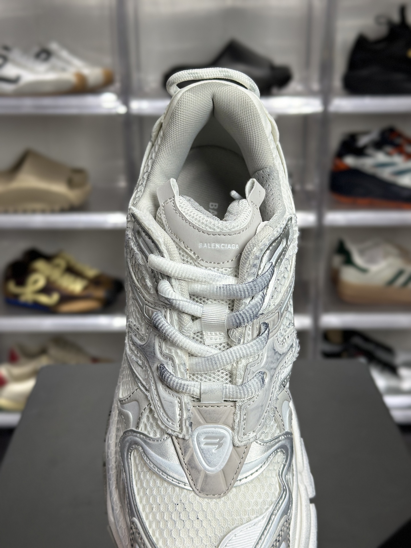Balenciaga Runner 2.0 白银灰 779066 W3R9110-Top High Quatity Cheap Sneakers Fashion Clothing Clothes Bags handbags Shoes of all Brand wholesale With The best Quality And Beautiful Price from China Factory Chinese suppliers wholesaler seller Balenciaga Runner 2.0 白银灰 779066 W3R9110