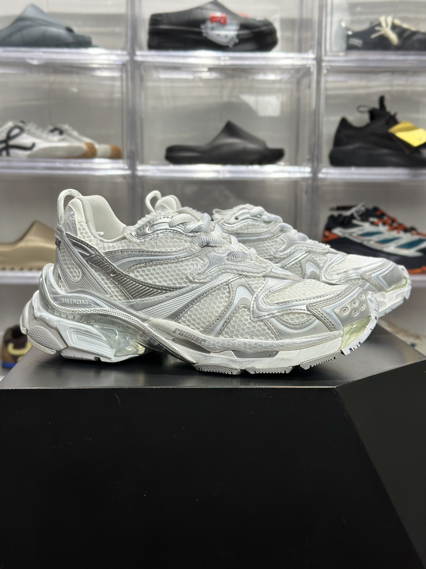 Balenciaga Runner 2.0 白银灰 779066 W3R9110-Top High Quatity Cheap Sneakers Fashion Clothing Clothes Bags handbags Shoes of all Brand wholesale With The best Quality And Beautiful Price from China Factory Chinese suppliers wholesaler seller Balenciaga Runner 2.0 白银灰 779066 W3R9110