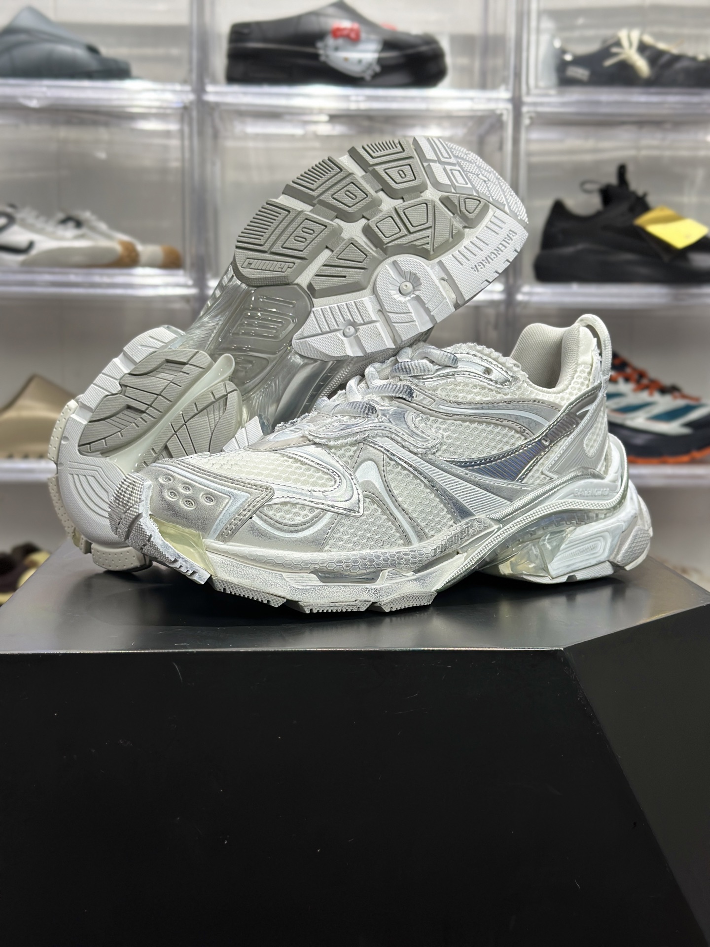 Balenciaga Runner 2.0 白银灰 779066 W3R9110-Top High Quatity Cheap Sneakers Fashion Clothing Clothes Bags handbags Shoes of all Brand wholesale With The best Quality And Beautiful Price from China Factory Chinese suppliers wholesaler seller Balenciaga Runner 2.0 白银灰 779066 W3R9110