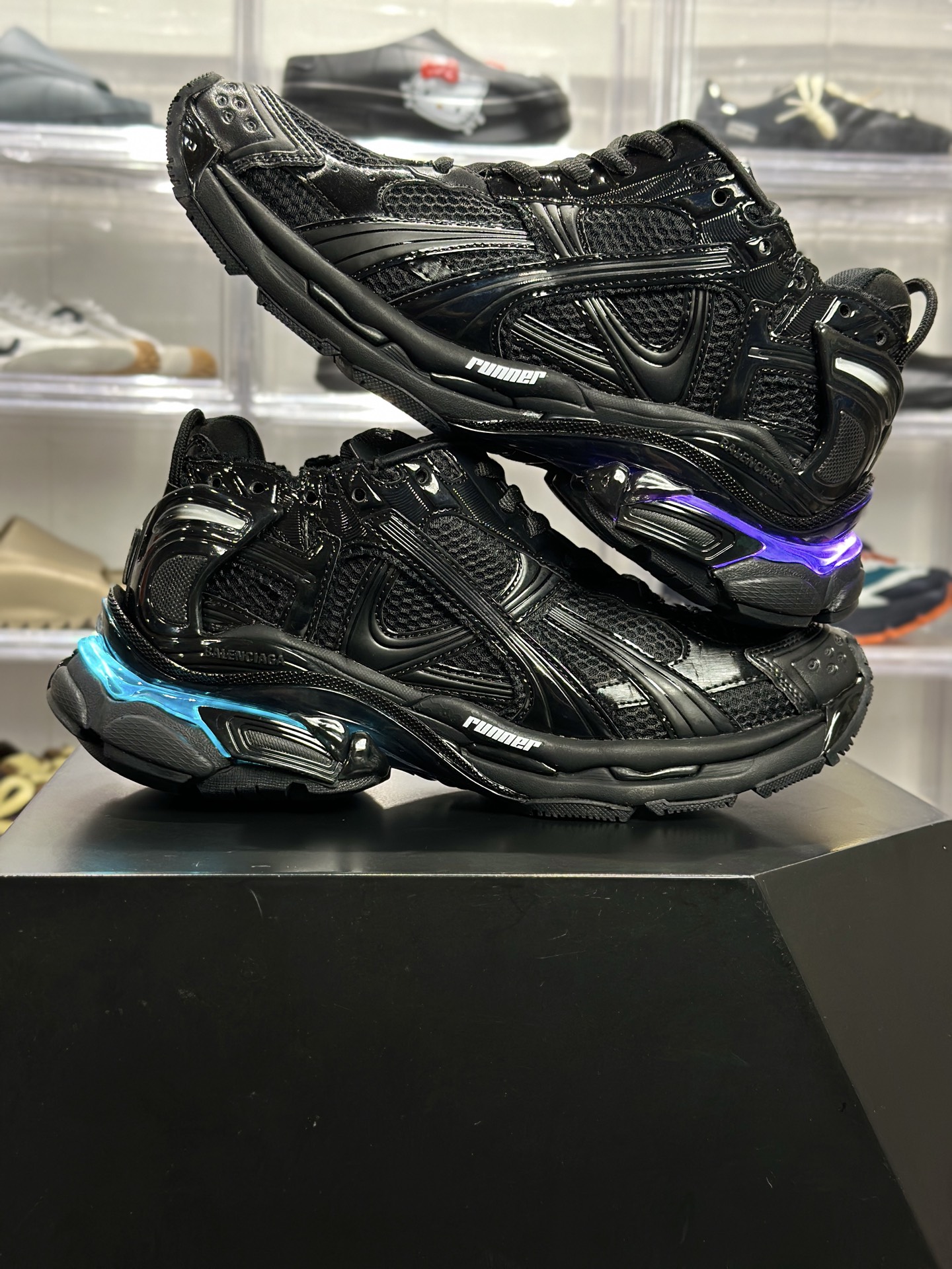 巴黎世家 Runner LED 黑绿 853225 WRNLD 1000-Top High Quatity Cheap Sneakers Fashion Clothing Clothes Bags handbags Shoes of all Brand wholesale With The best Quality And Beautiful Price from China Factory Chinese suppliers wholesaler seller 巴黎世家 Runner LED 黑绿 853225 WRNLD 1000