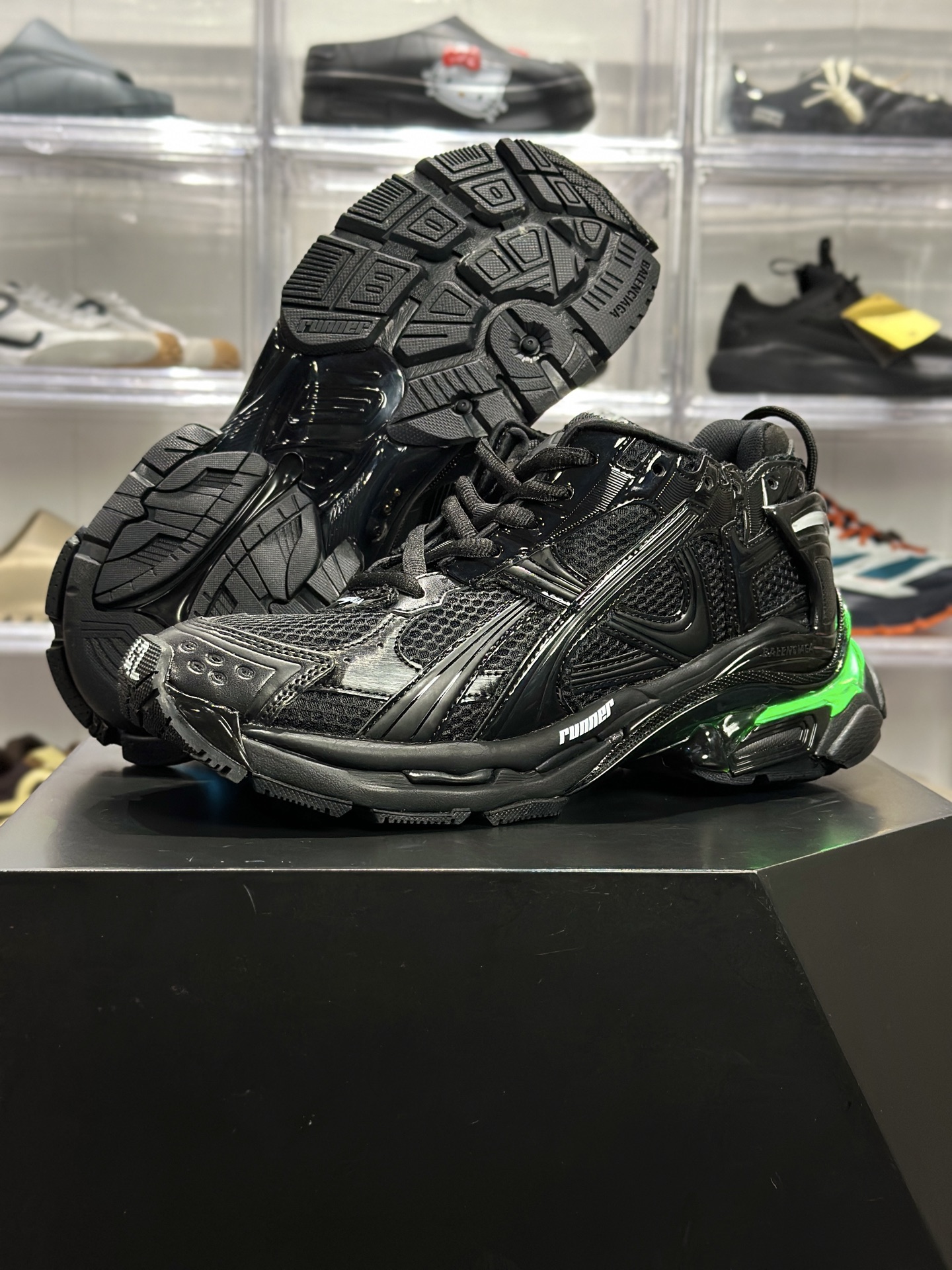 巴黎世家 Runner LED 黑绿 853225 WRNLD 1000-Top High Quatity Cheap Sneakers Fashion Clothing Clothes Bags handbags Shoes of all Brand wholesale With The best Quality And Beautiful Price from China Factory Chinese suppliers wholesaler seller 巴黎世家 Runner LED 黑绿 853225 WRNLD 1000