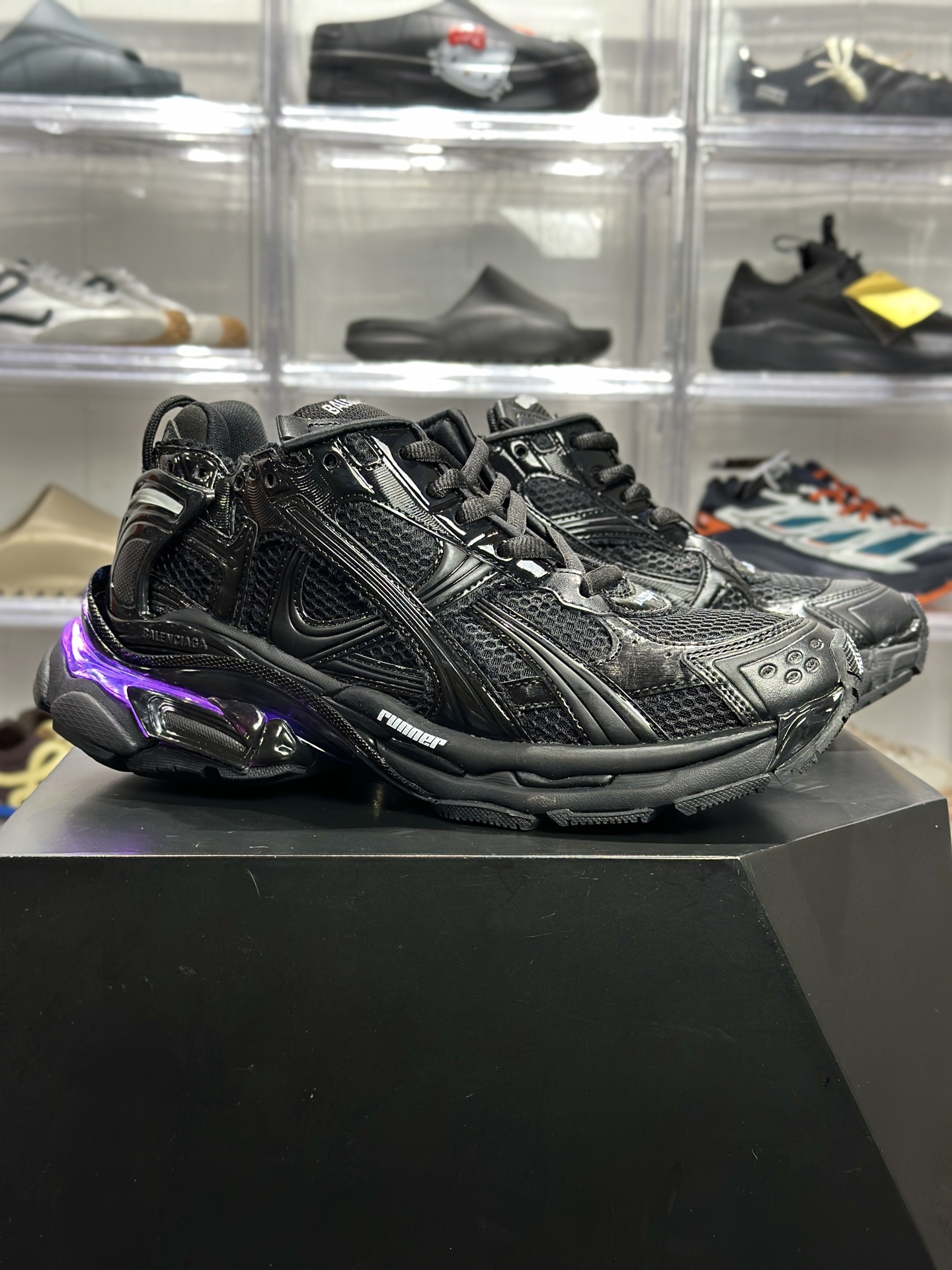 巴黎世家 Runner LED 黑绿 853225 WRNLD 1000-Top High Quatity Cheap Sneakers Fashion Clothing Clothes Bags handbags Shoes of all Brand wholesale With The best Quality And Beautiful Price from China Factory Chinese suppliers wholesaler seller 巴黎世家 Runner LED 黑绿 853225 WRNLD 1000