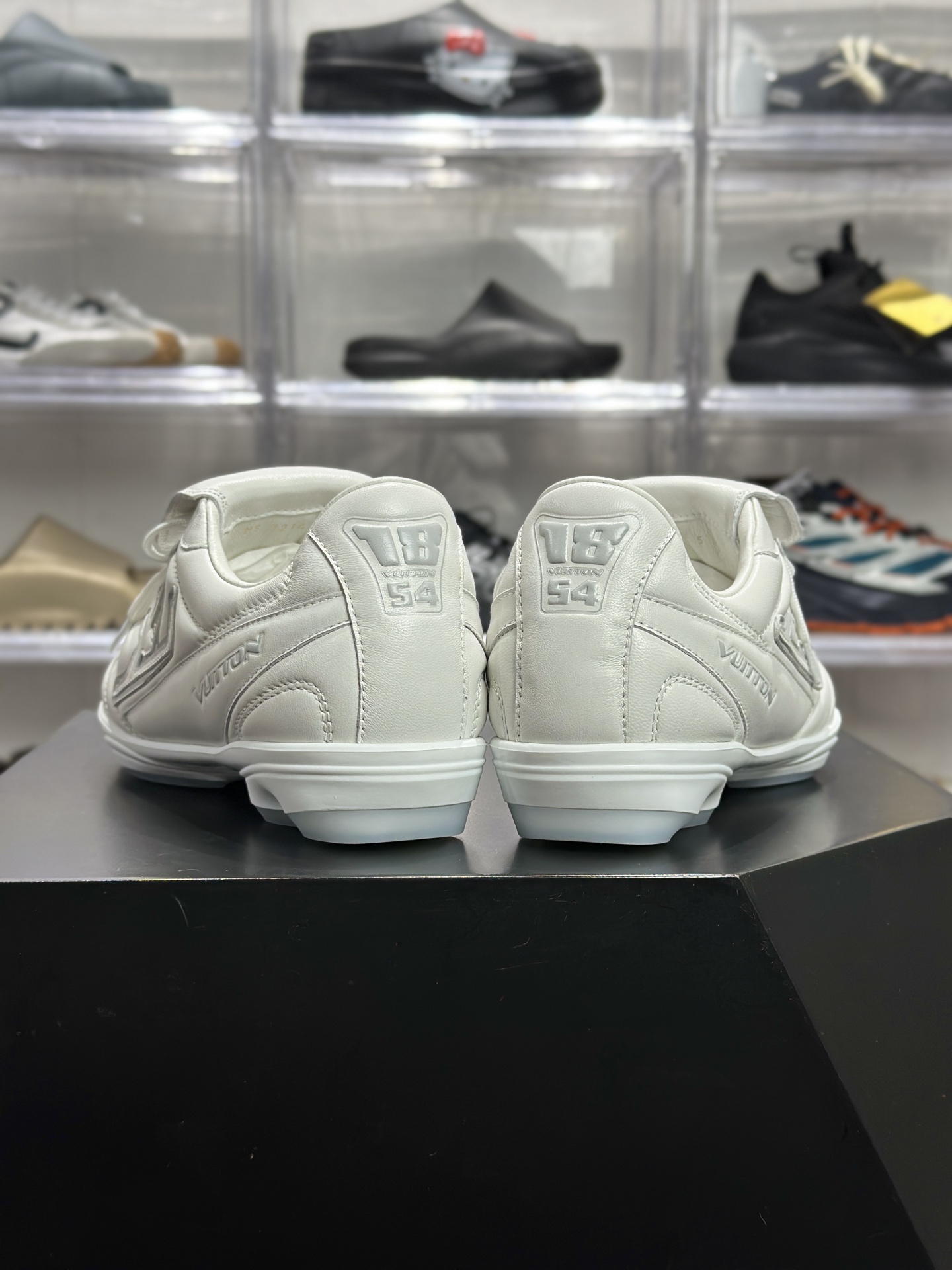 550 LV Vers United 全白翻盖足球德训鞋