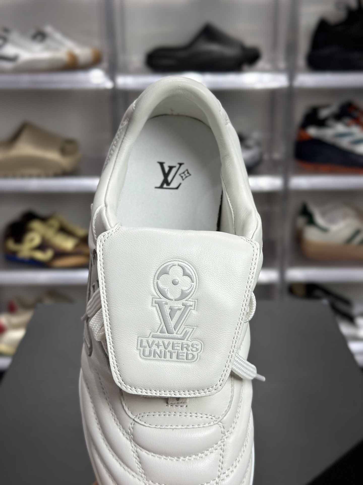 550 LV Vers United 全白翻盖足球德训鞋
