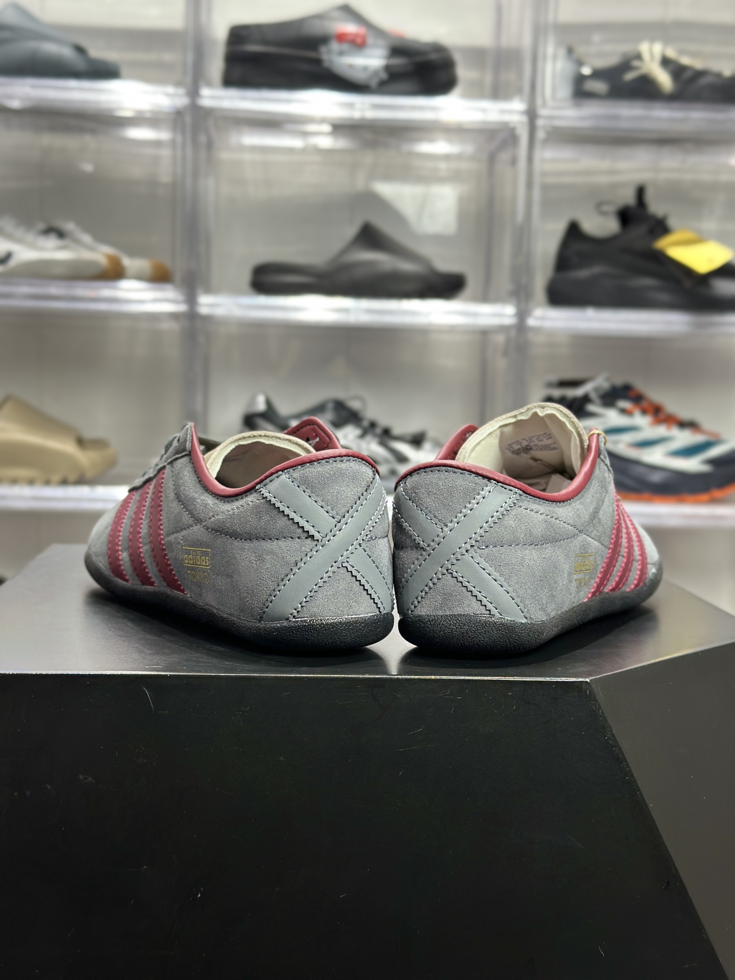 150 adidas TOKYO W 深灰酒红 KJ0366-Chinese UA Cheap High Quatity Brand Clothes Bags handbags Sneakers wholesale wholesaler seller from China Factory suppliers Fashion Clothing Shoes best Quality Beautiful Price 150 adidas TOKYO W 深灰酒红 KJ0366