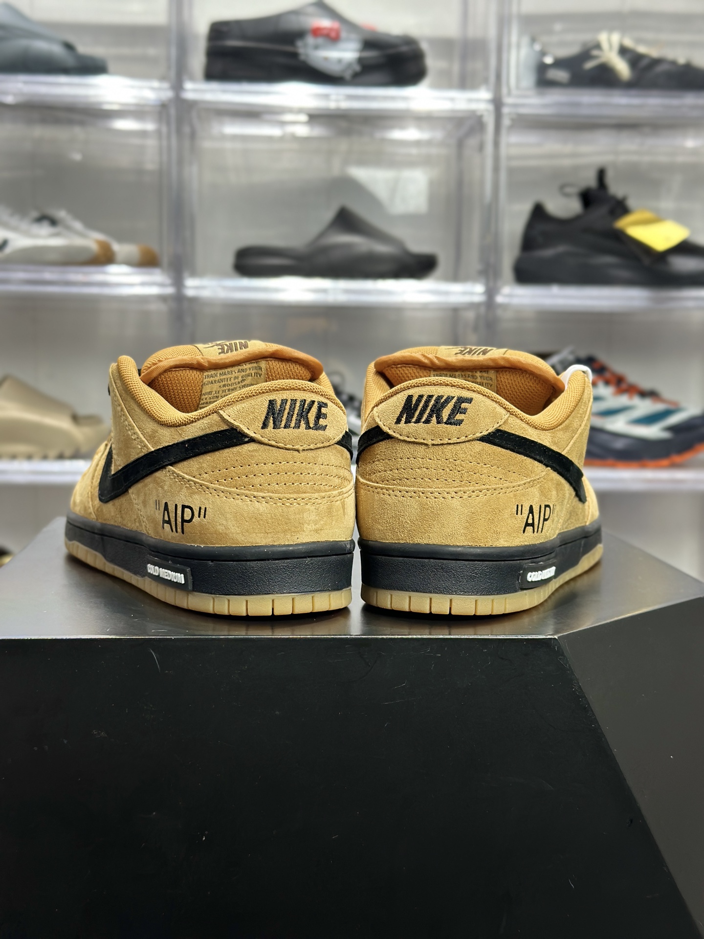 200 Nike SB Dunk Low 小麦色 BQ6817-204-Chinese UA Cheap High Quatity Brand Clothes Bags handbags Sneakers wholesale wholesaler seller from China Factory suppliers Fashion Clothing Shoes best Quality Beautiful Price 200 Nike SB Dunk Low 小麦色 BQ6817-204