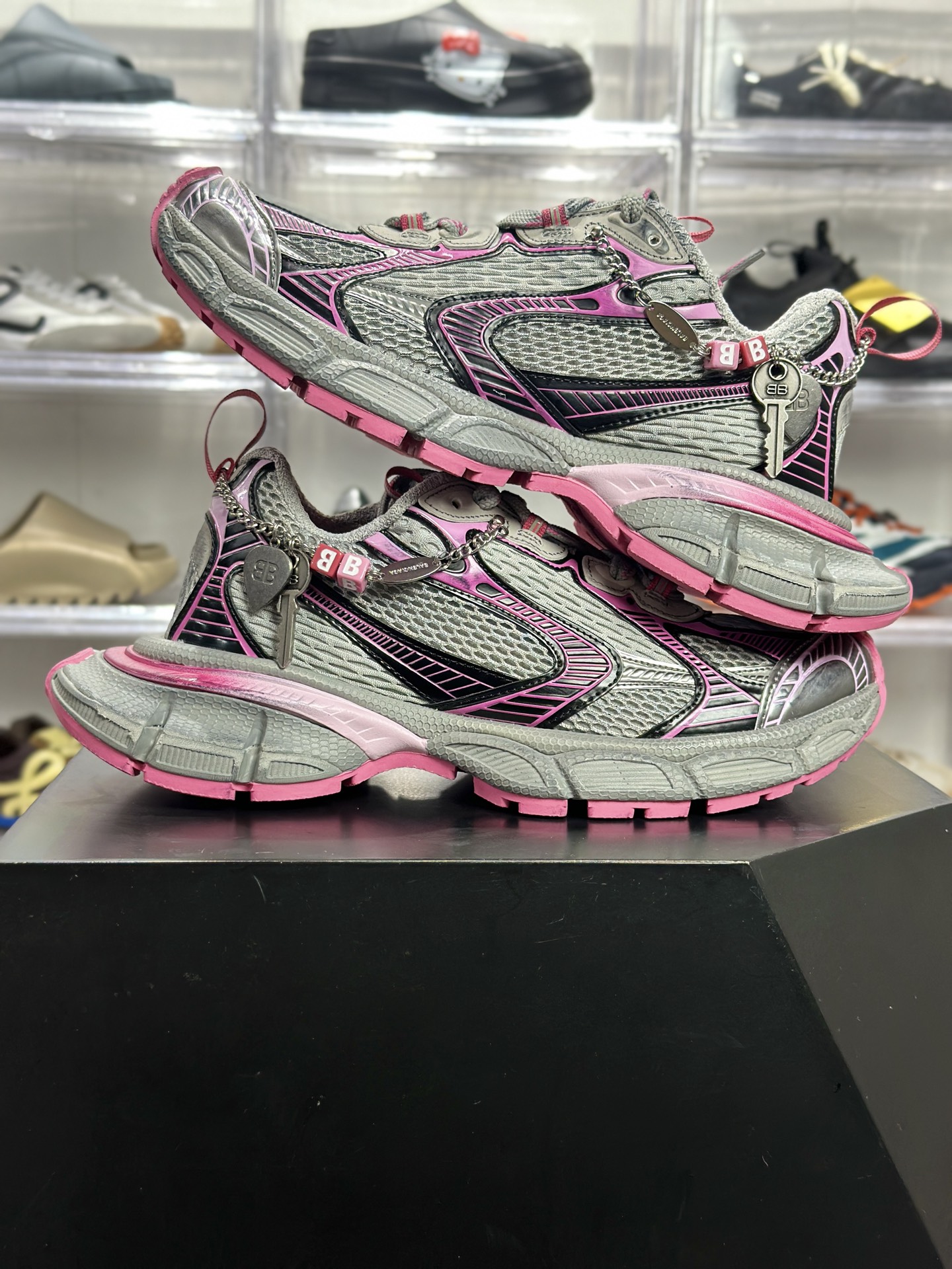 Balenciaga 3XL 灰粉限定款 链条装饰版 814266-Top High Quatity Cheap Sneakers Fashion Clothing Clothes Bags handbags Shoes of all Brand wholesale With The best Quality And Beautiful Price from China Factory Chinese suppliers wholesaler seller Balenciaga 3XL 灰粉限定款 链条装饰版 814266