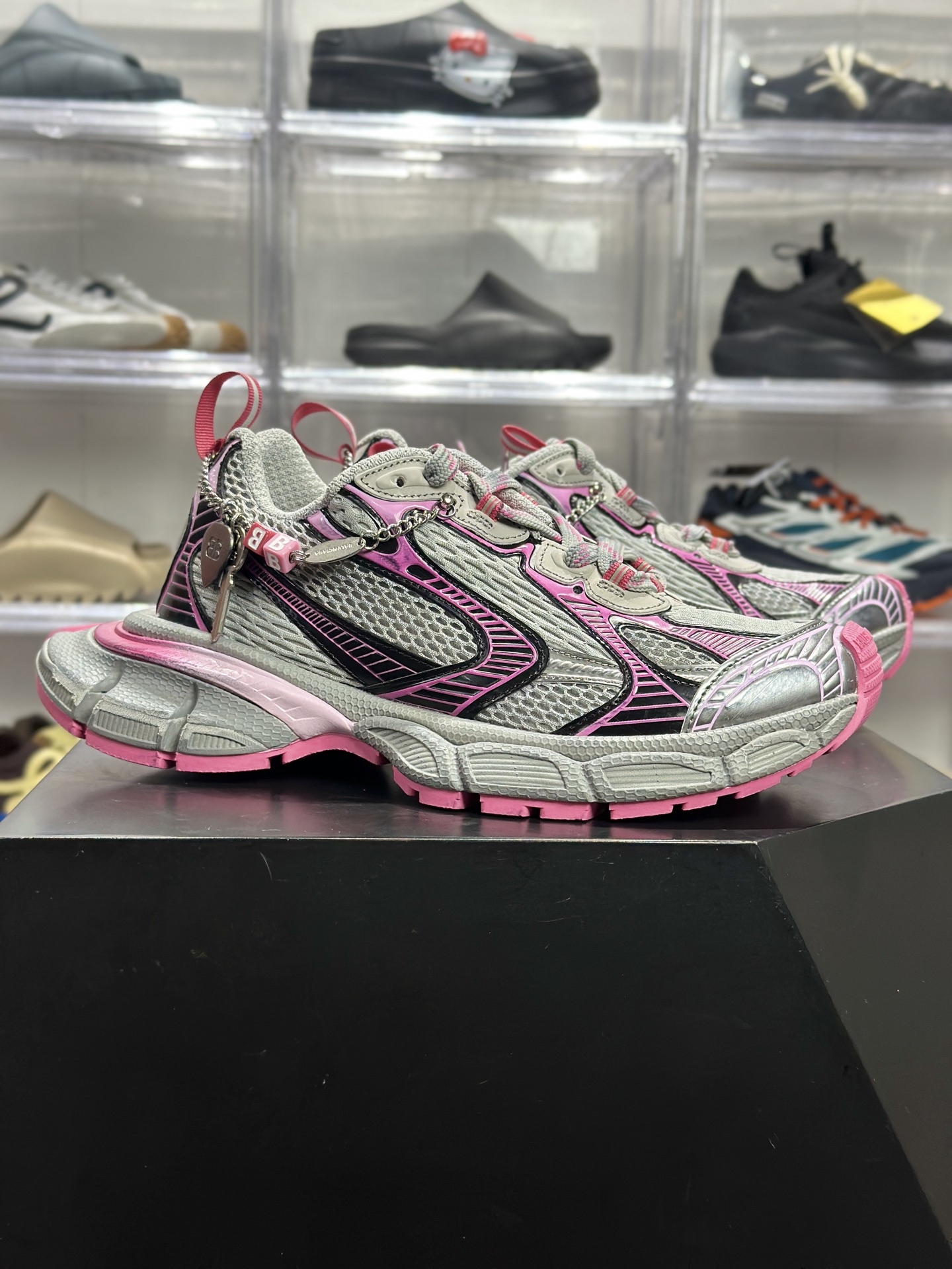 Balenciaga 3XL 灰粉限定款 链条装饰版 814266-Top High Quatity Cheap Sneakers Fashion Clothing Clothes Bags handbags Shoes of all Brand wholesale With The best Quality And Beautiful Price from China Factory Chinese suppliers wholesaler seller Balenciaga 3XL 灰粉限定款 链条装饰版 814266