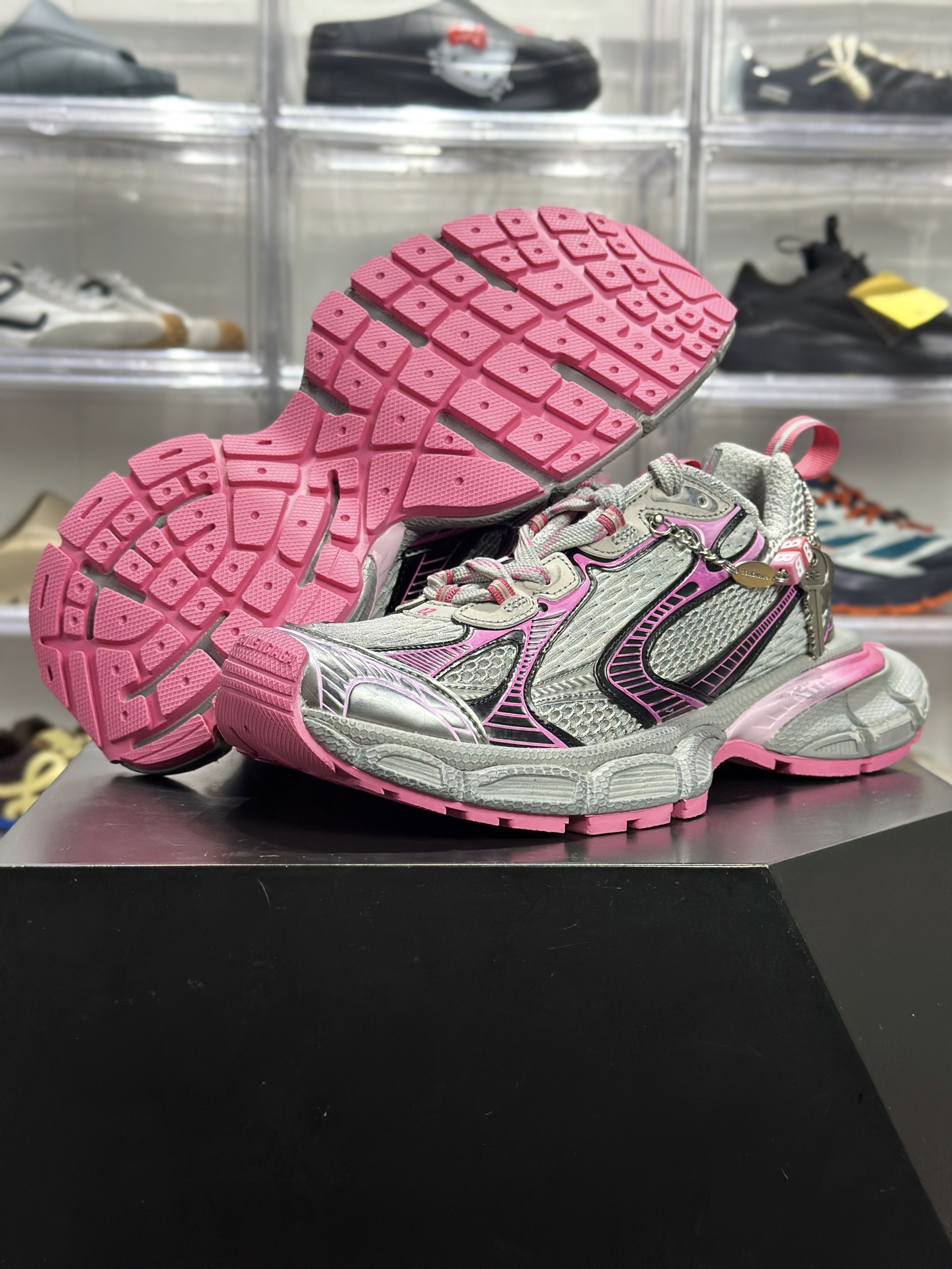 Balenciaga 3XL 灰粉限定款 链条装饰版 814266-Top High Quatity Cheap Sneakers Fashion Clothing Clothes Bags handbags Shoes of all Brand wholesale With The best Quality And Beautiful Price from China Factory Chinese suppliers wholesaler seller Balenciaga 3XL 灰粉限定款 链条装饰版 814266