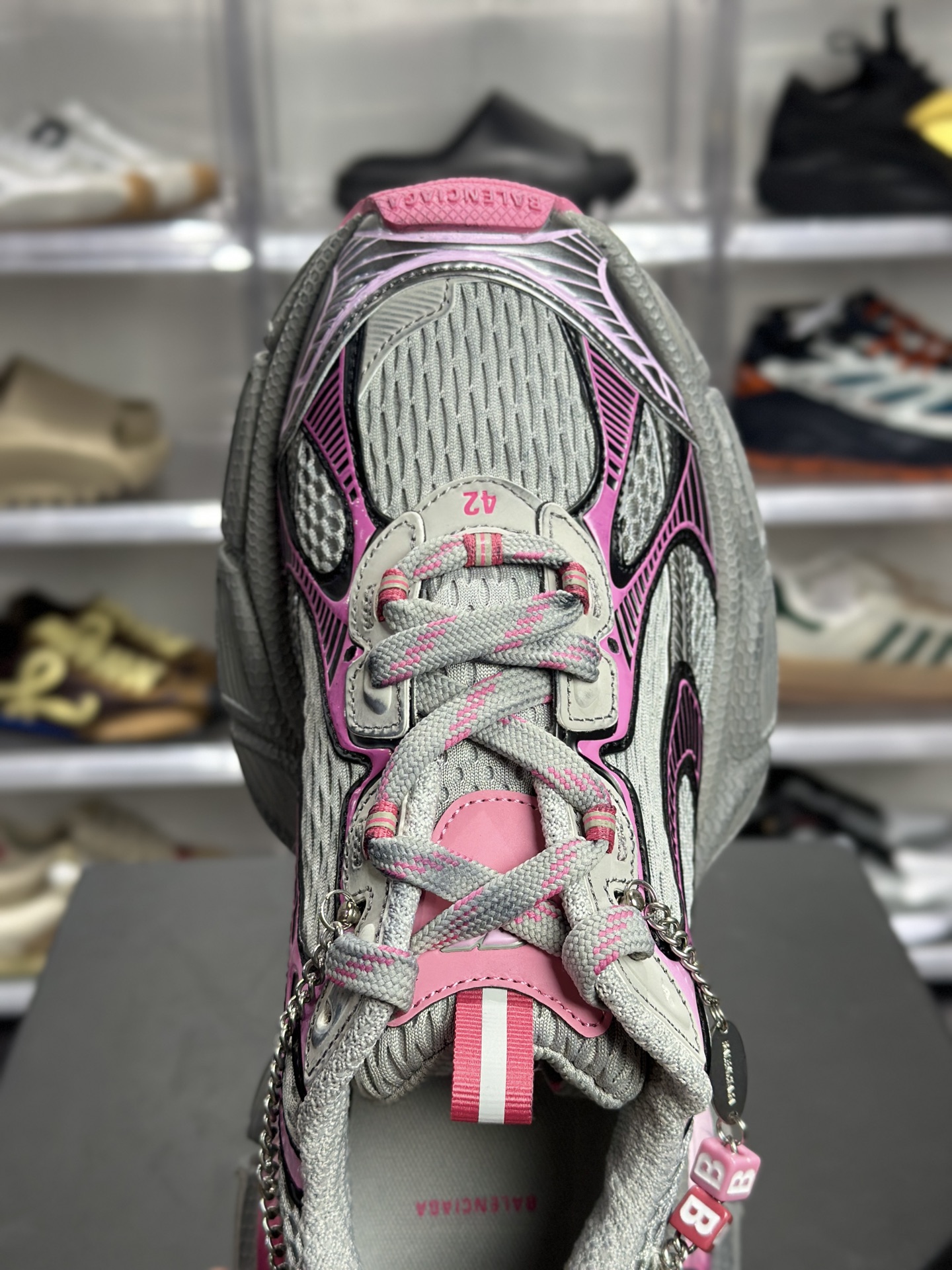Balenciaga 3XL 灰粉限定款 链条装饰版 814266-Top High Quatity Cheap Sneakers Fashion Clothing Clothes Bags handbags Shoes of all Brand wholesale With The best Quality And Beautiful Price from China Factory Chinese suppliers wholesaler seller Balenciaga 3XL 灰粉限定款 链条装饰版 814266