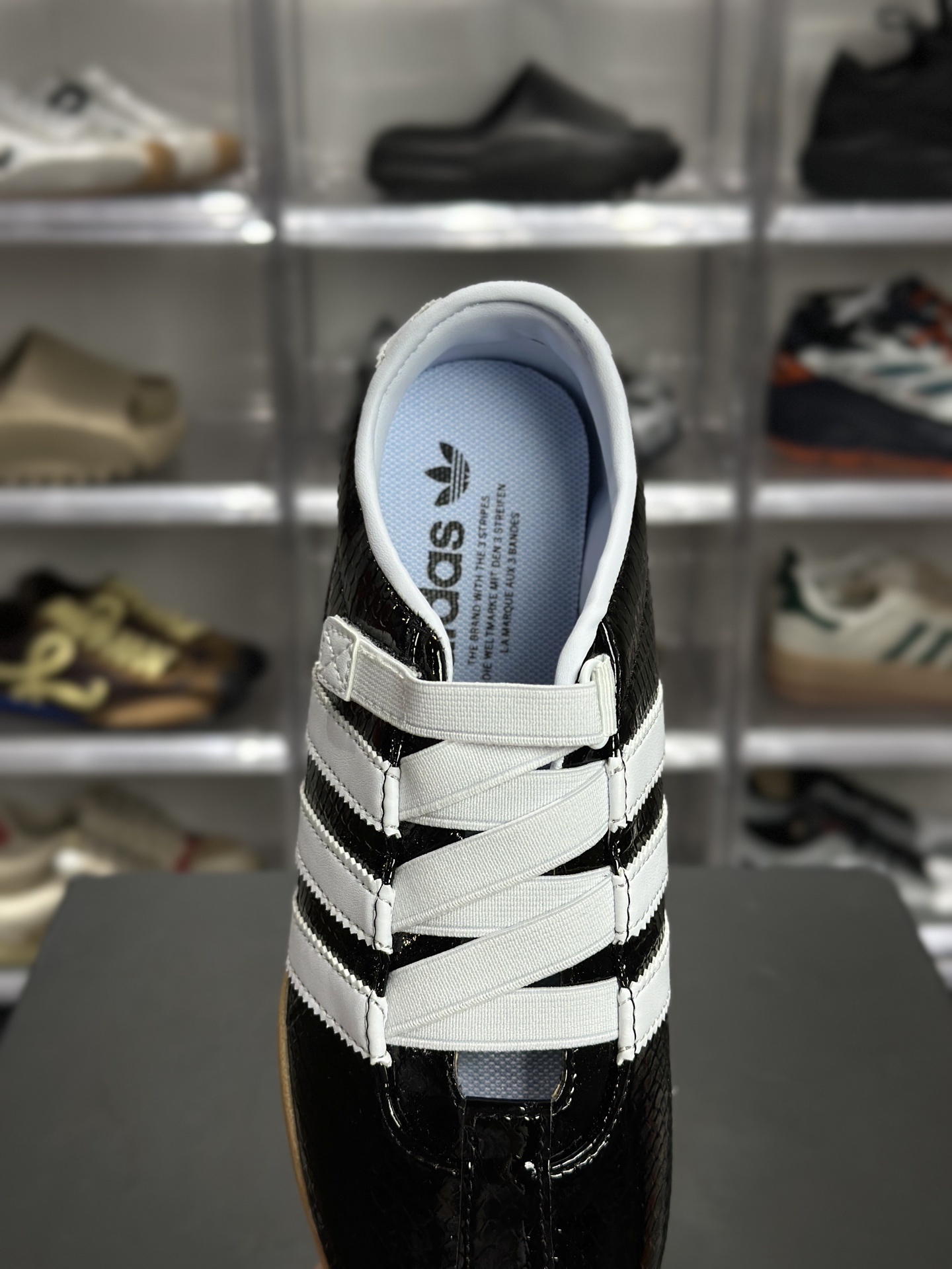 160 adidas Tokyo 蛇皮黑生胶款 KI4313