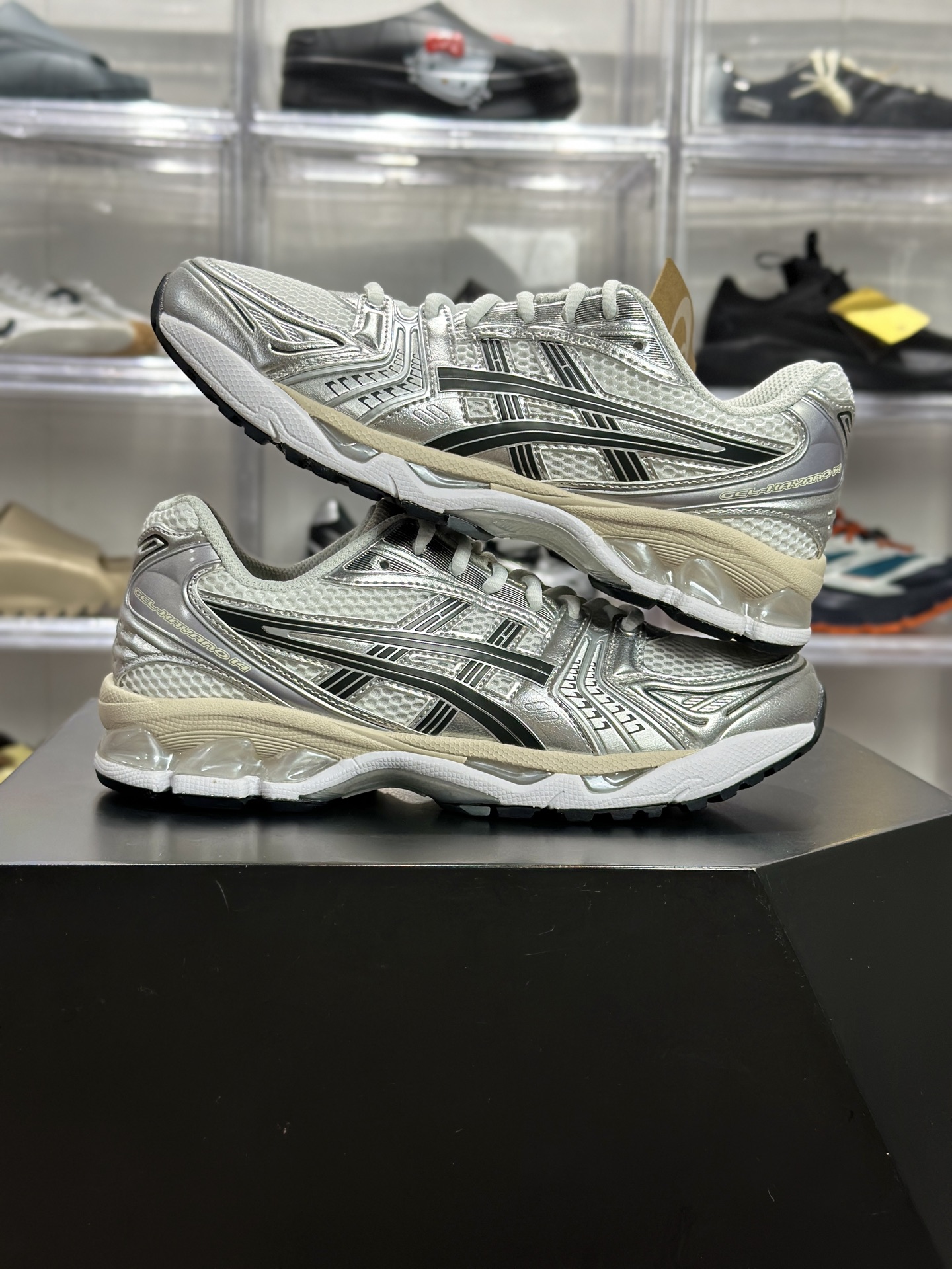 220 ASICS GEL-KAYANO 14 「银白色」 1203A537-110