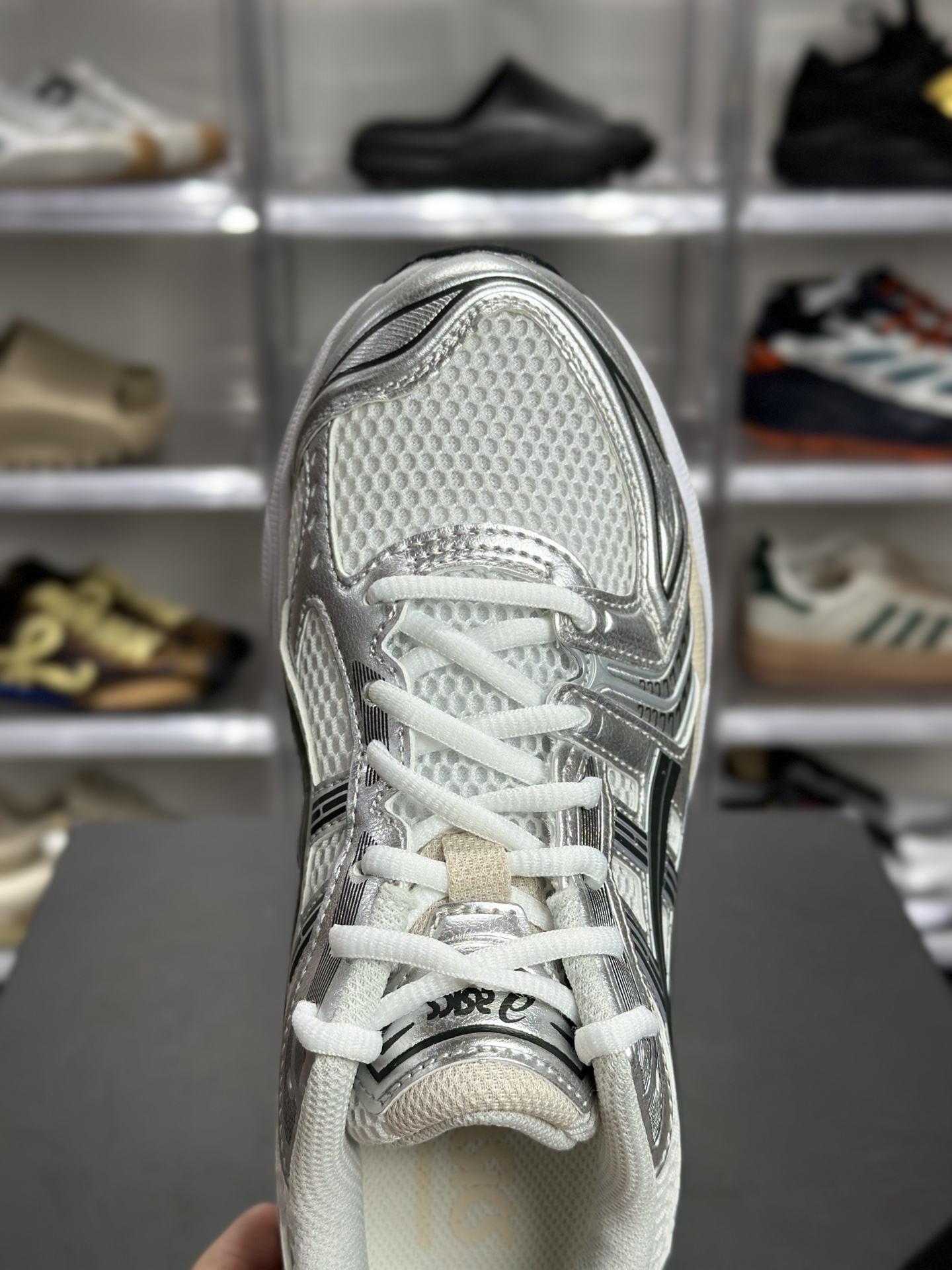 220 ASICS GEL-KAYANO 14 「银白色」 1203A537-110