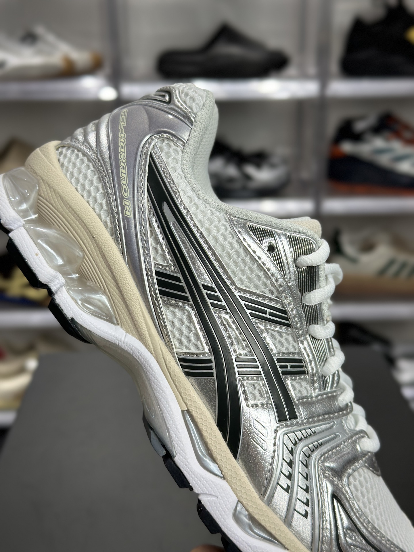 220 ASICS GEL-KAYANO 14 「银白色」 1203A537-110