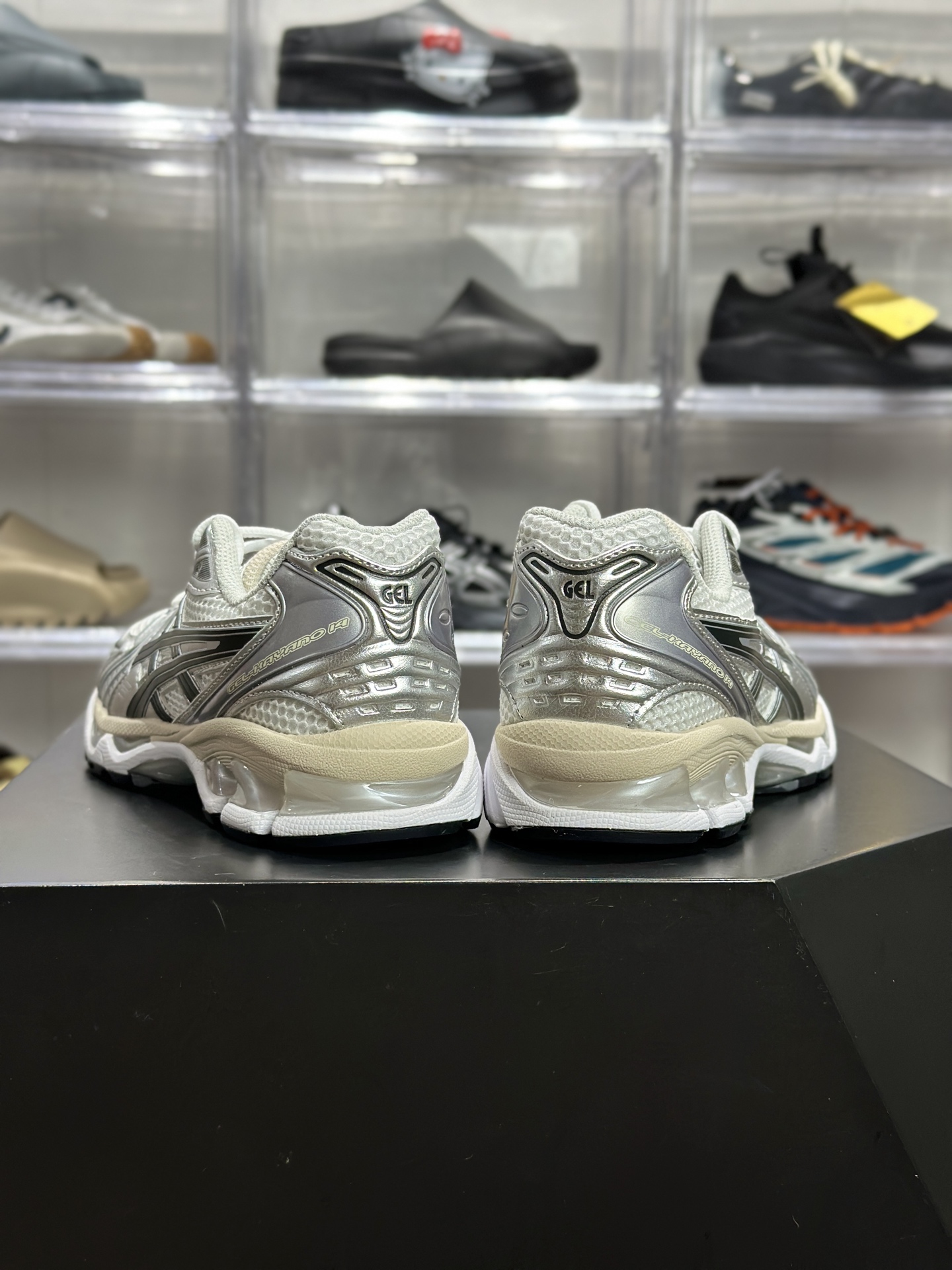 220 ASICS GEL-KAYANO 14 「银白色」 1203A537-110