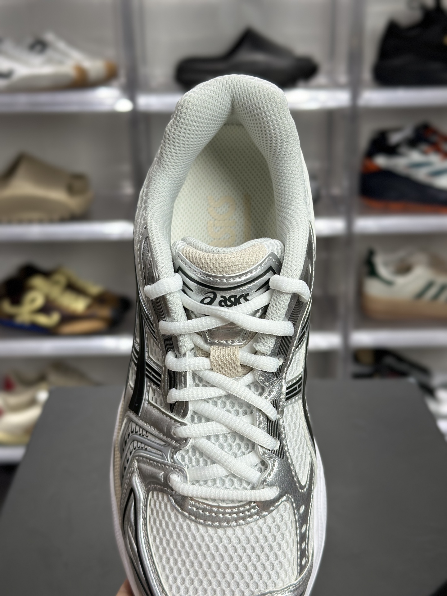 220 ASICS GEL-KAYANO 14 「银白色」 1203A537-110