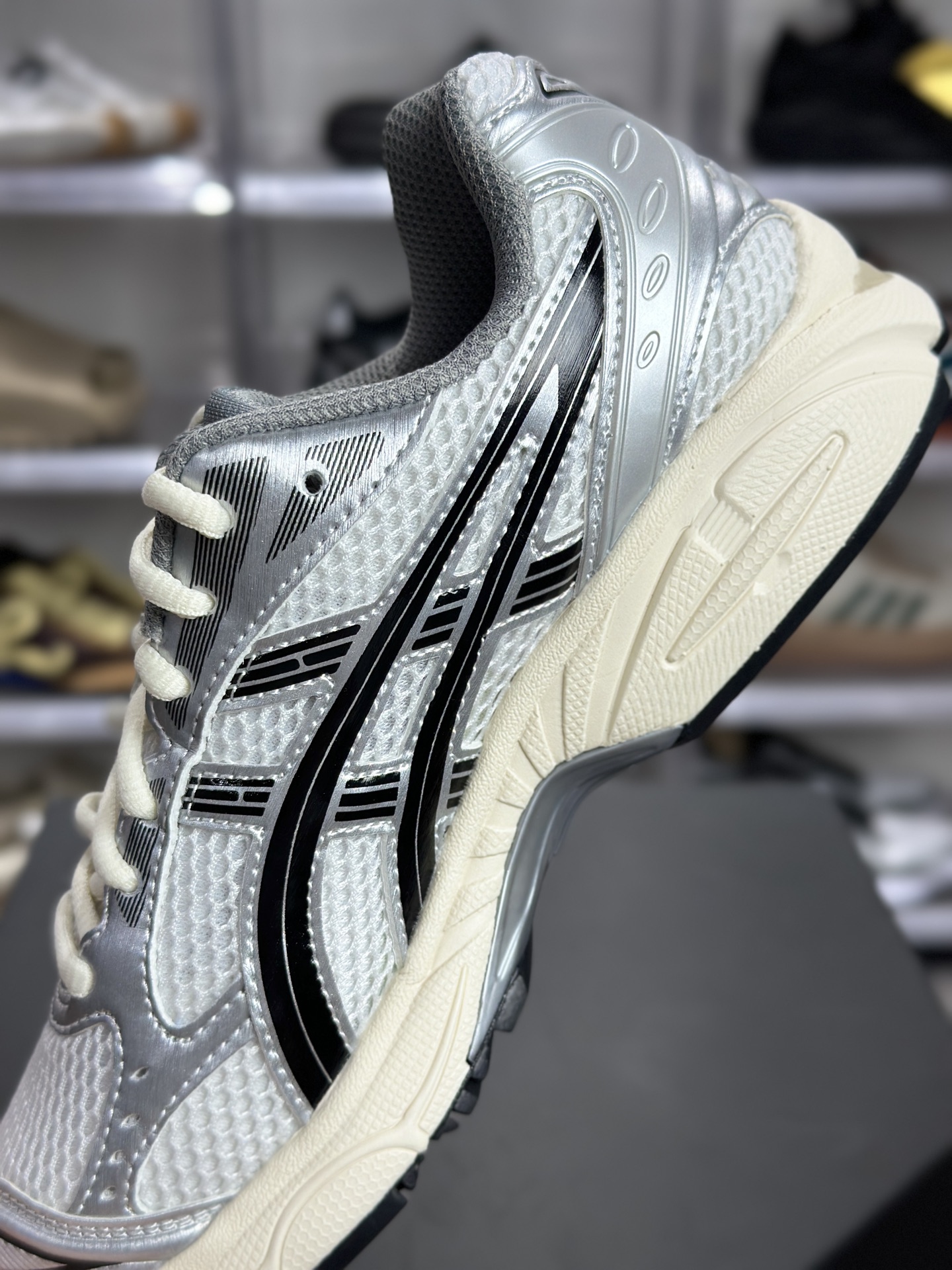 220 ASICS GEL-KAYANO 14「白银黑」 1201A457-101 俗称米白黑复古款