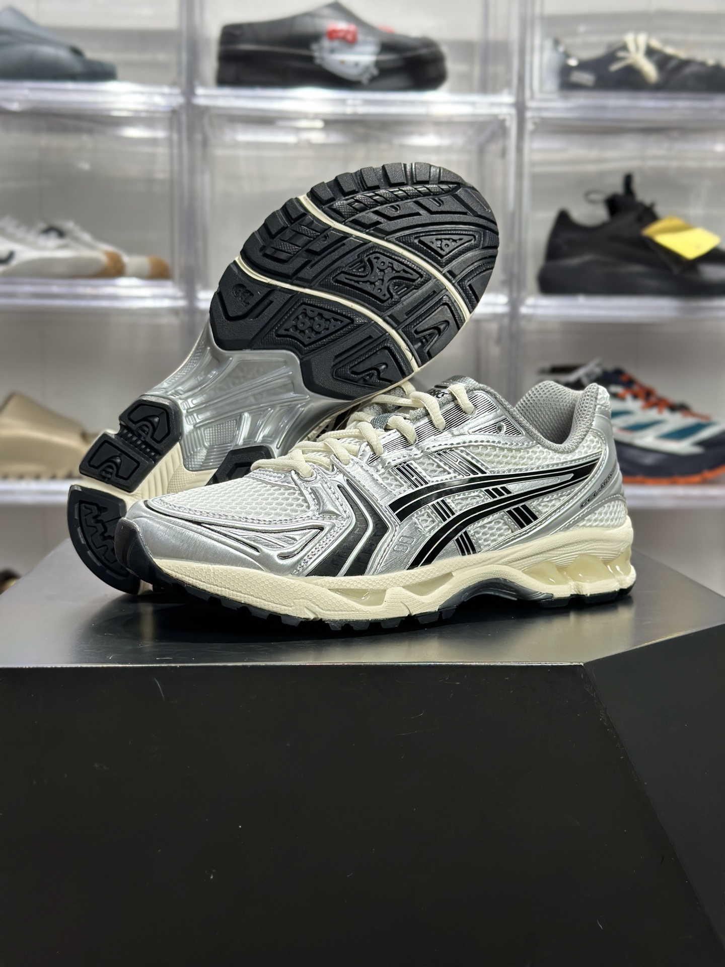 220 ASICS GEL-KAYANO 14「白银黑」 1201A457-101 俗称米白黑复古款